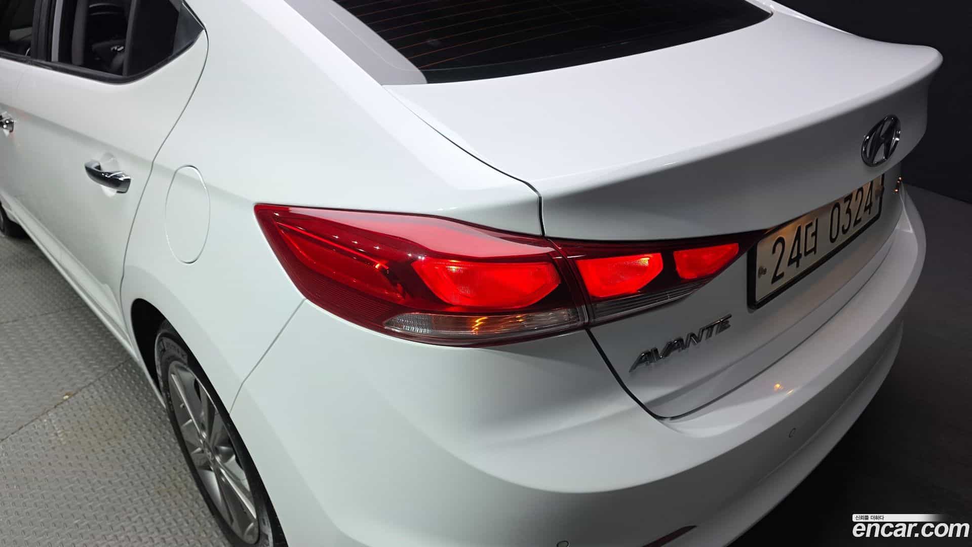 AVANTE Hyundai 2016.8-OUTER-033