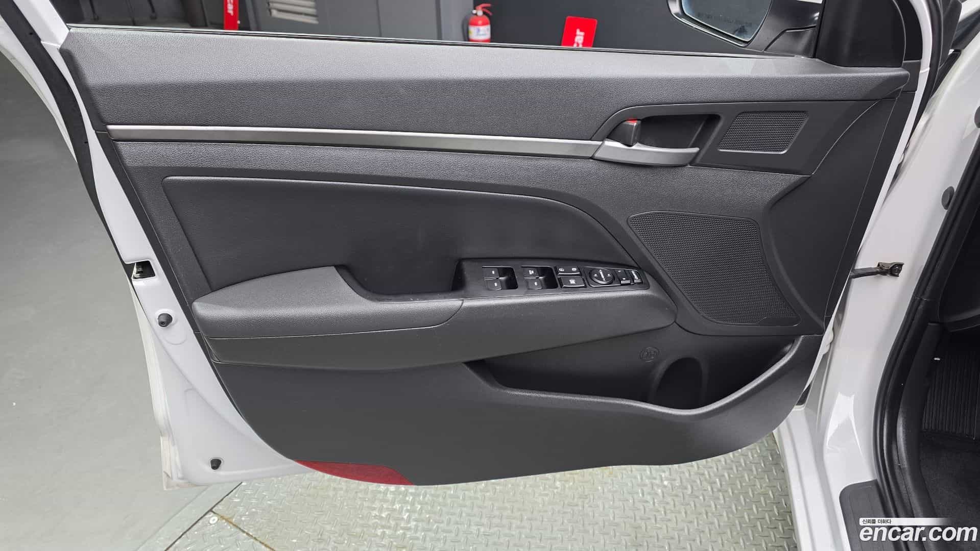 AVANTE Hyundai 2016.8-INNER-034