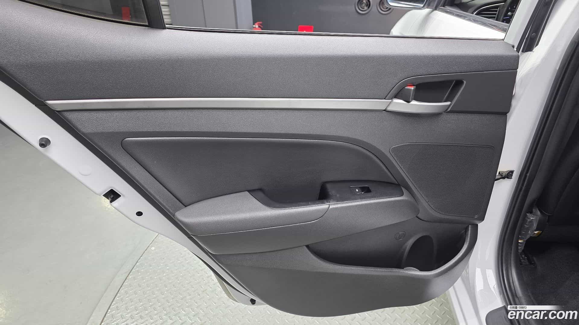 AVANTE Hyundai 2016.8-INNER-035