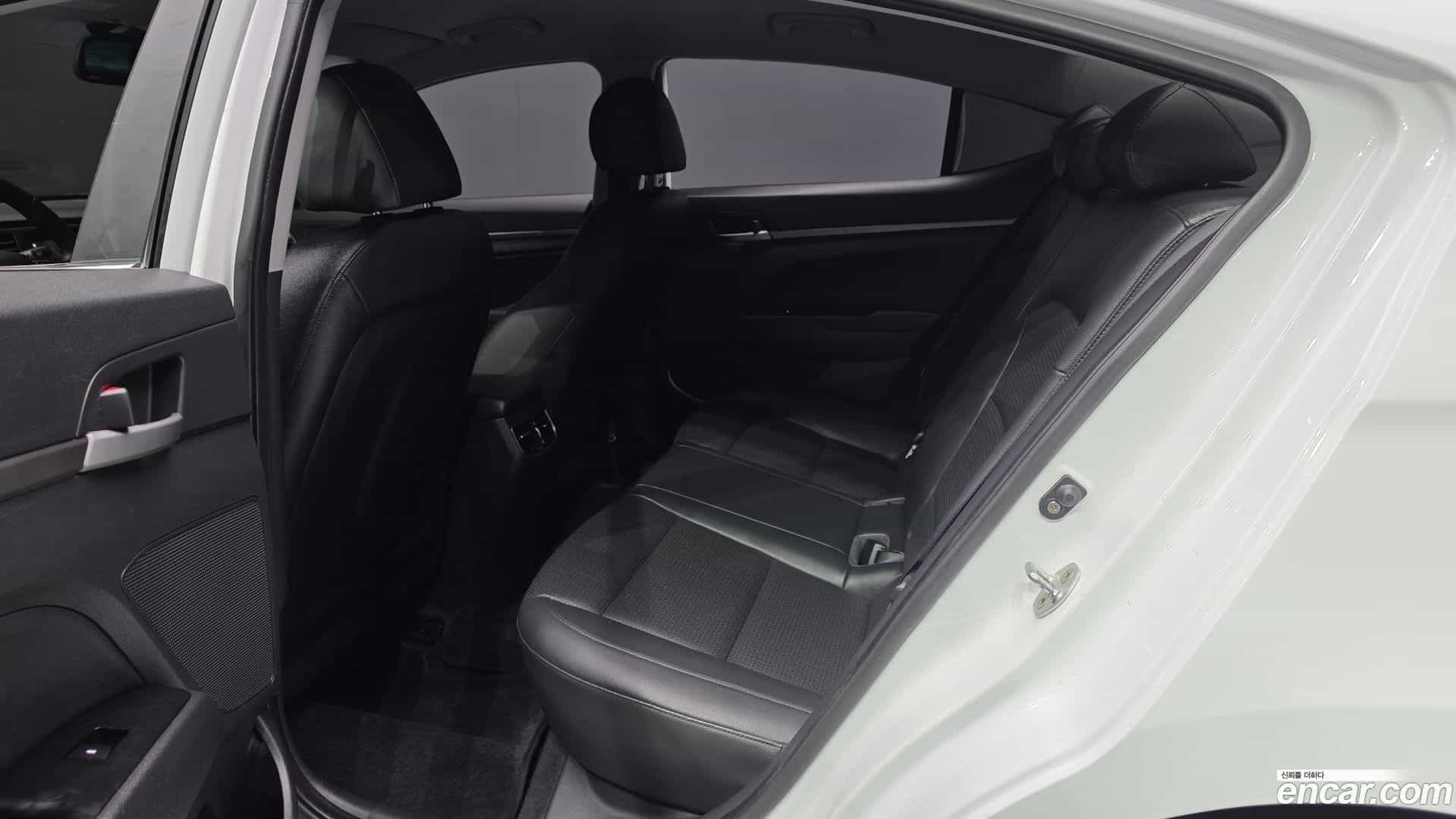 AVANTE Hyundai 2016.8-INNER-036