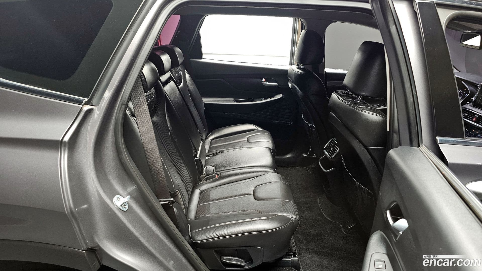 Main__Slider__Photo:Santafe Hyundai 2019.0-10