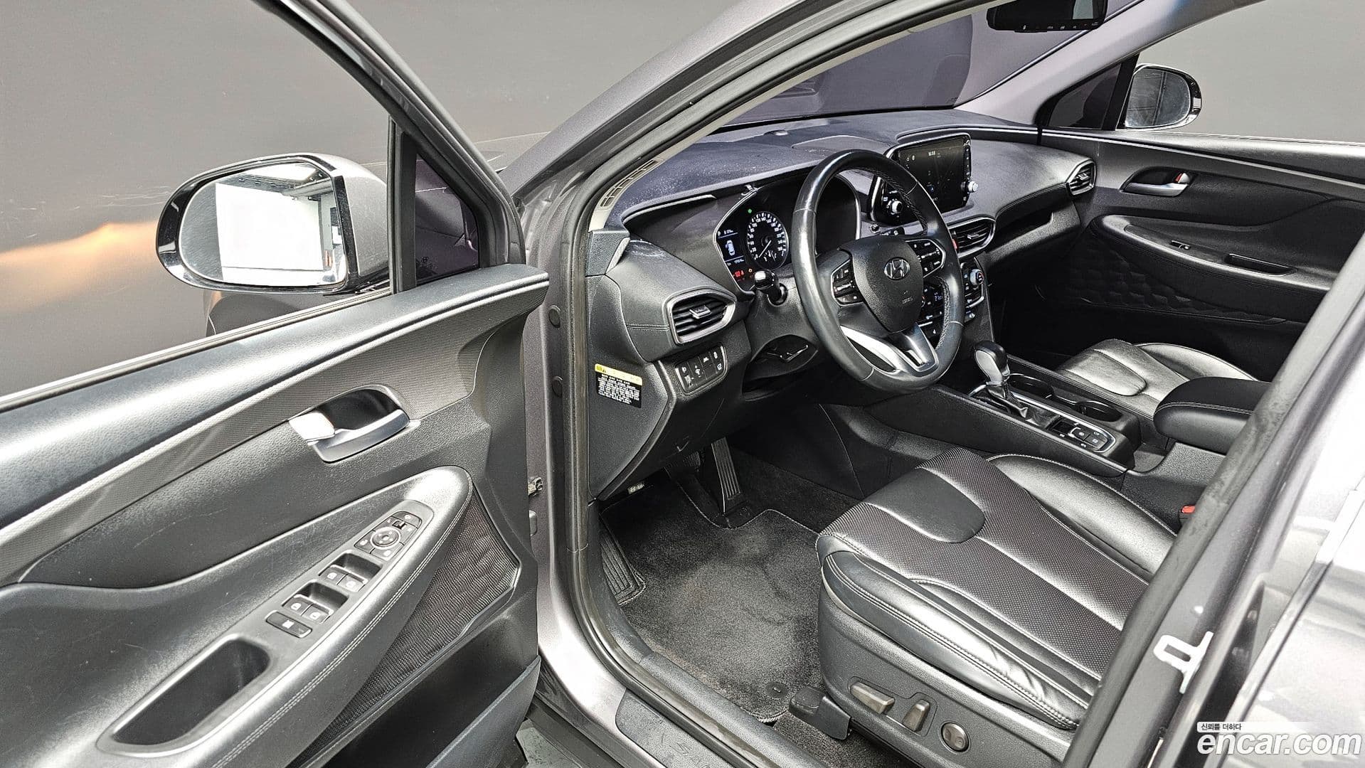 Main__Slider__Photo:Santafe Hyundai 2019.0-11