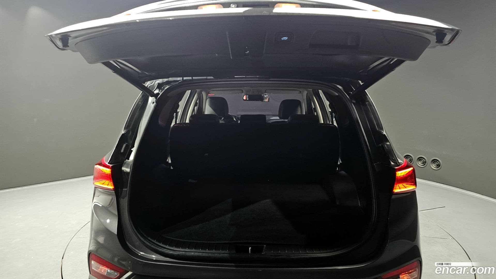 Main__Slider__Photo:Santafe Hyundai 2019.0-19