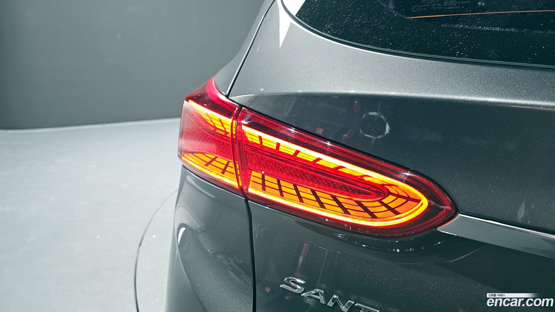 Main__Slider__Photo:Santafe Hyundai 2019.0-22