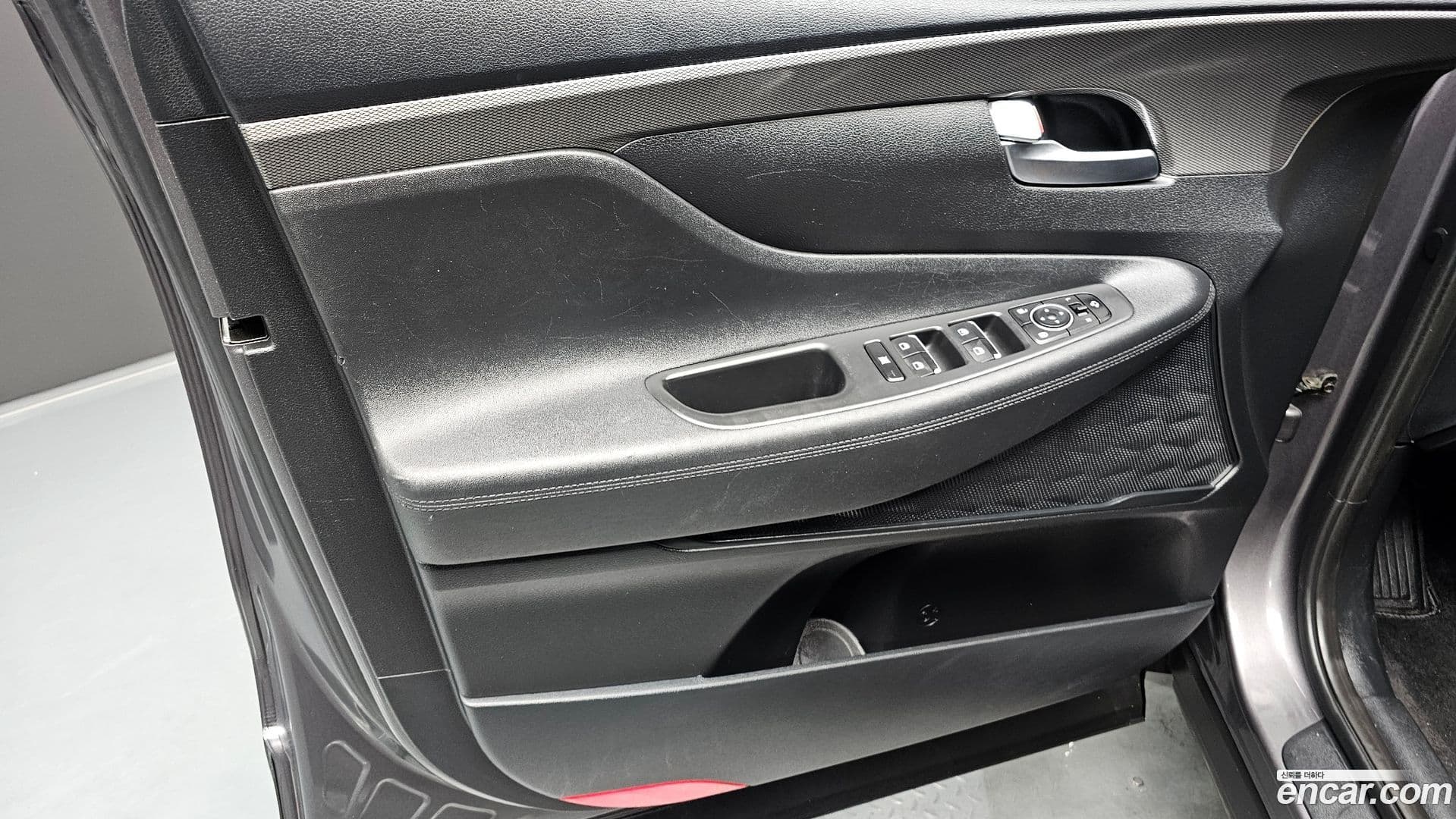 Main__Slider__Photo:Santafe Hyundai 2019.0-23