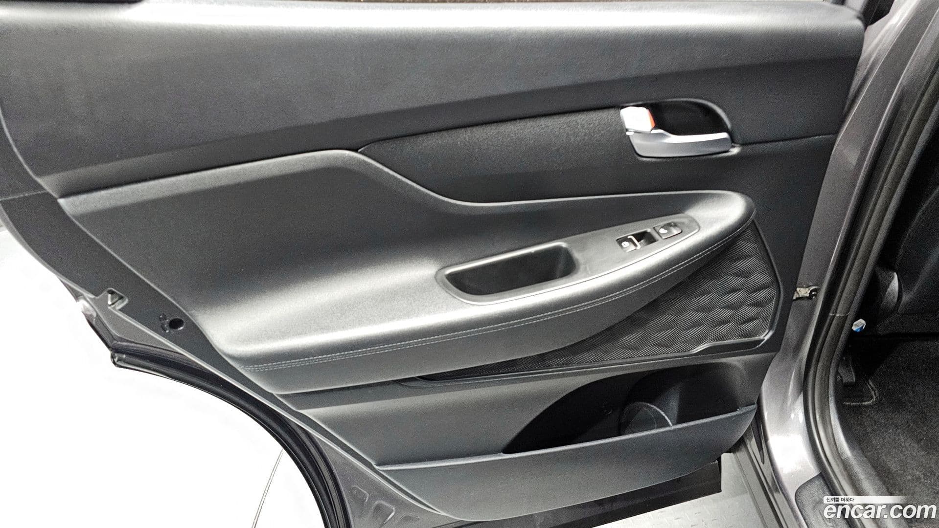 Main__Slider__Photo:Santafe Hyundai 2019.0-24