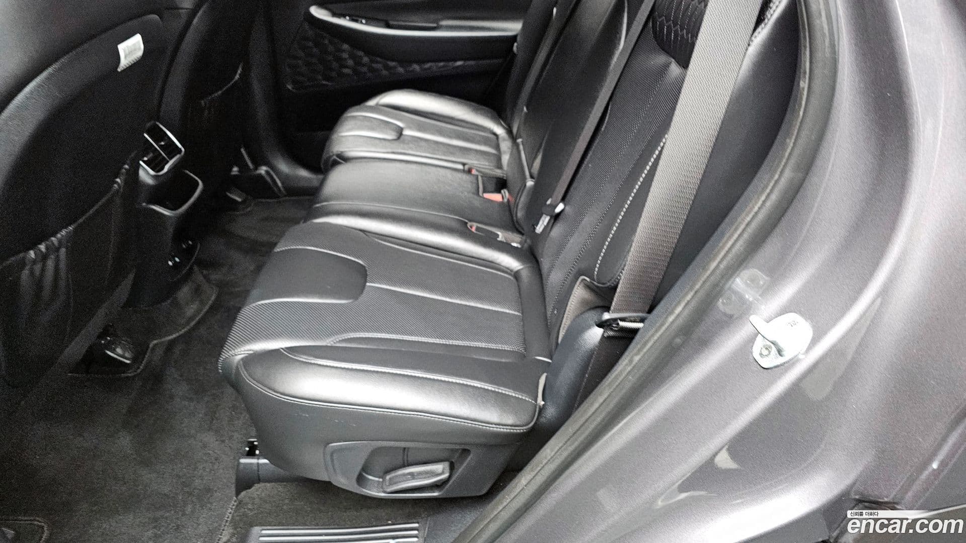 Main__Slider__Photo:Santafe Hyundai 2019.0-25