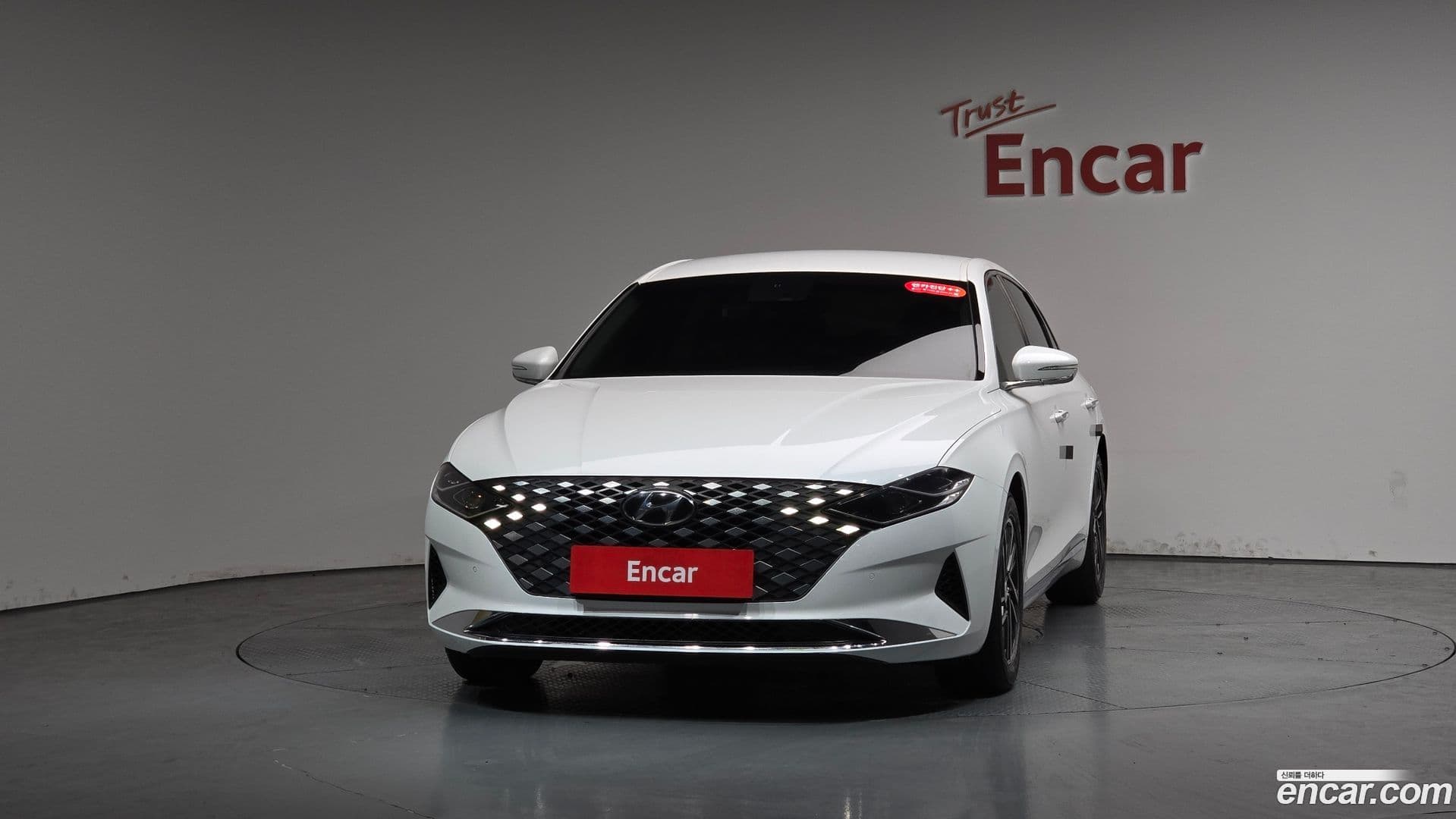 Main__Slider__Photo:Grandeur Hyundai 2019.11-2