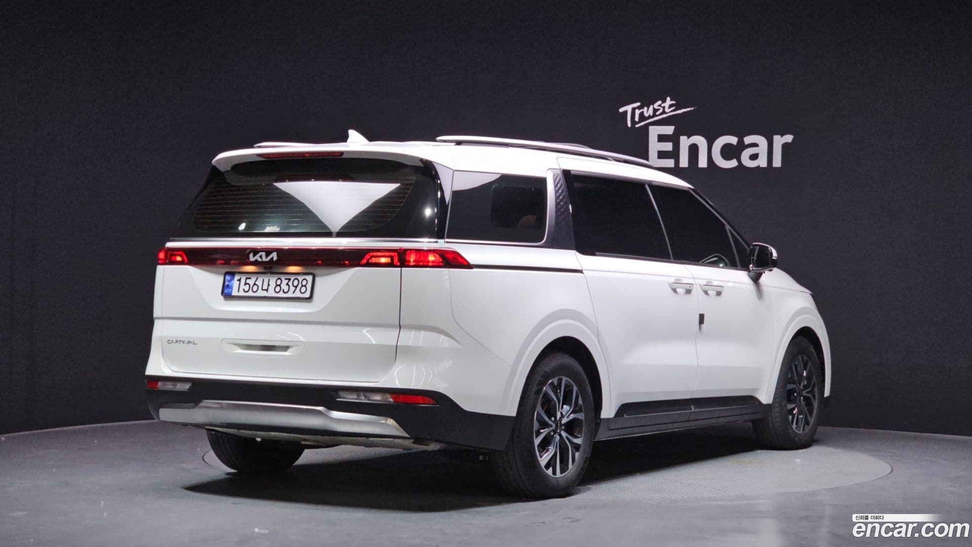 Main__Slider__Photo:Canival Kia 2022.3-1