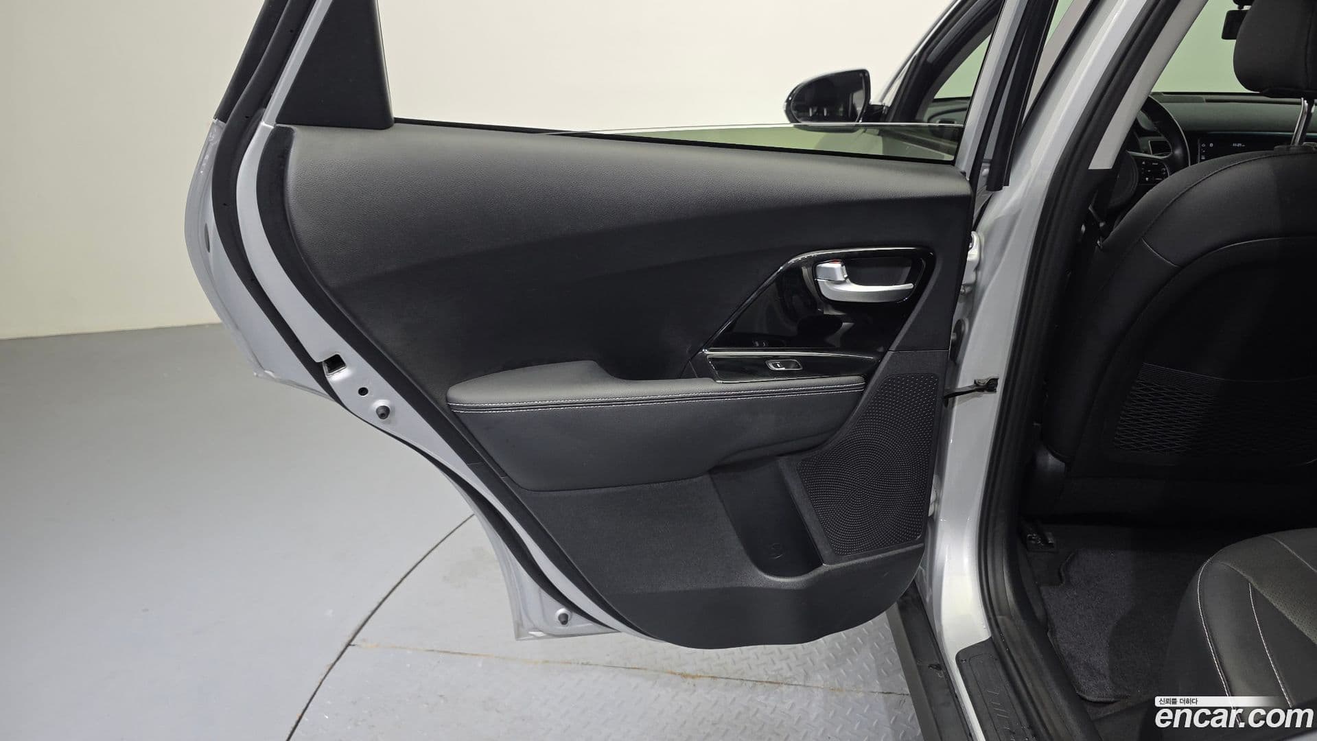 Main__Slider__Photo:Niro Kia 2020.10-24