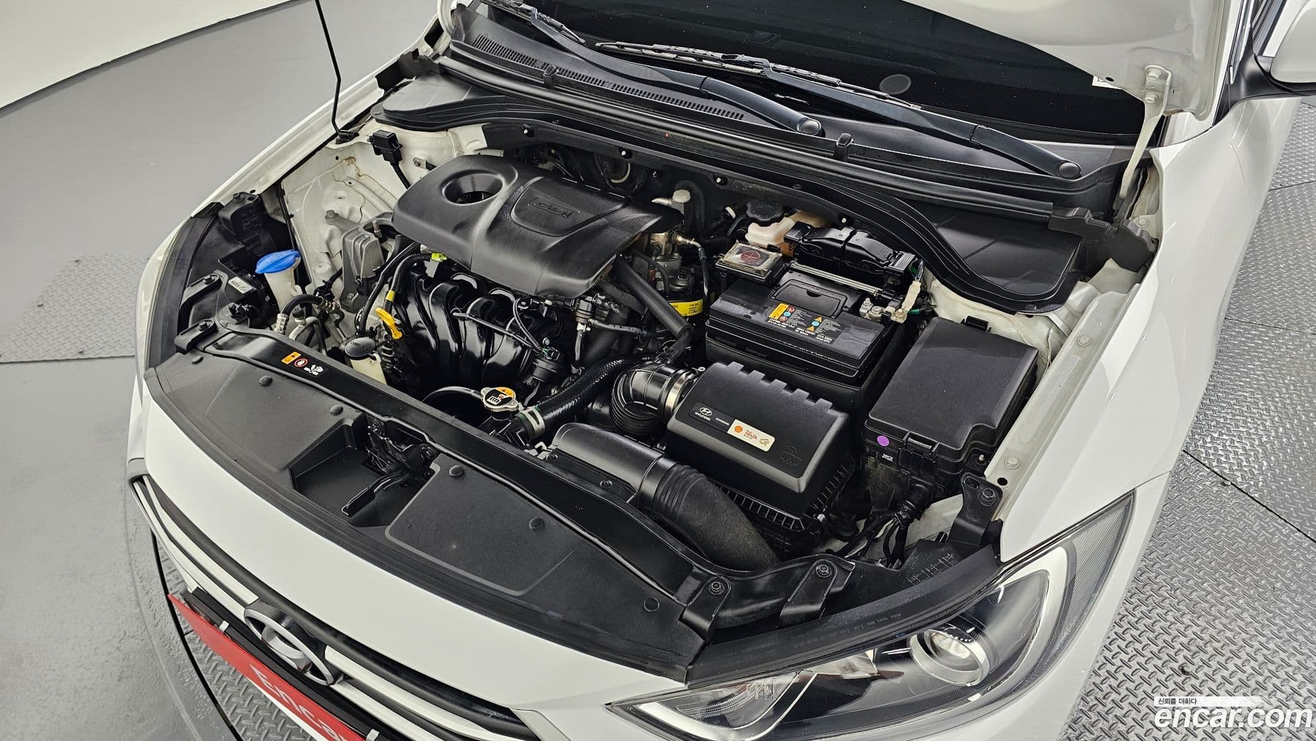 Main__Slider__Photo:AVANTE Hyundai 2018.1-5