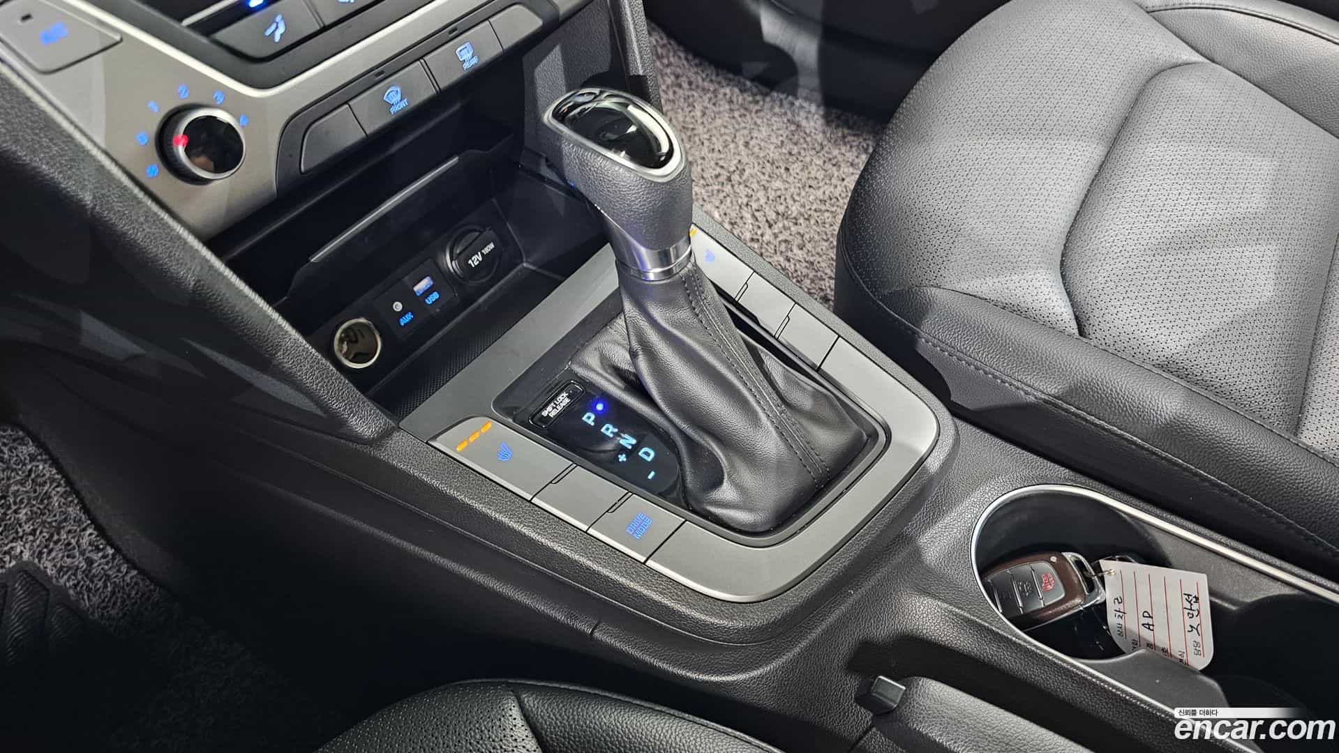 AVANTE Hyundai 2018.1-INNER-009