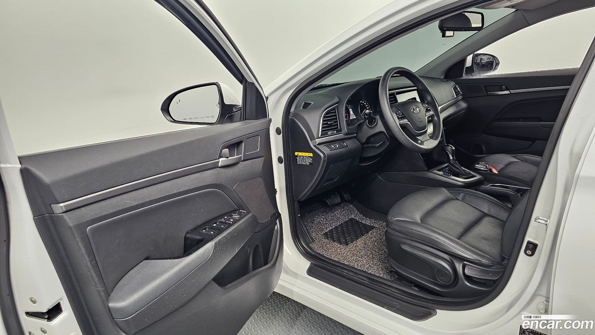 Main__Slider__Photo:AVANTE Hyundai 2018.1-9