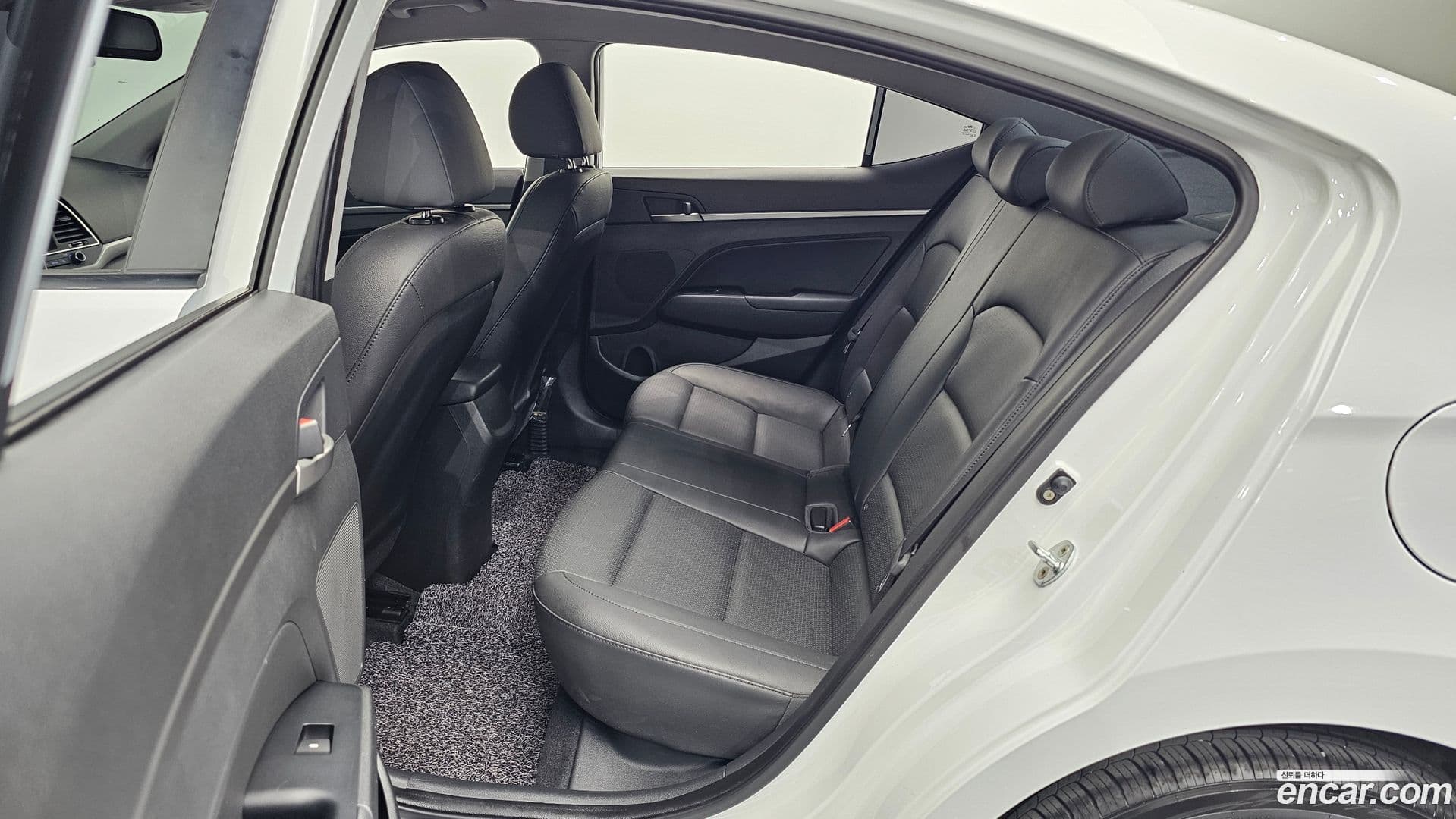 Main__Slider__Photo:AVANTE Hyundai 2018.1-10