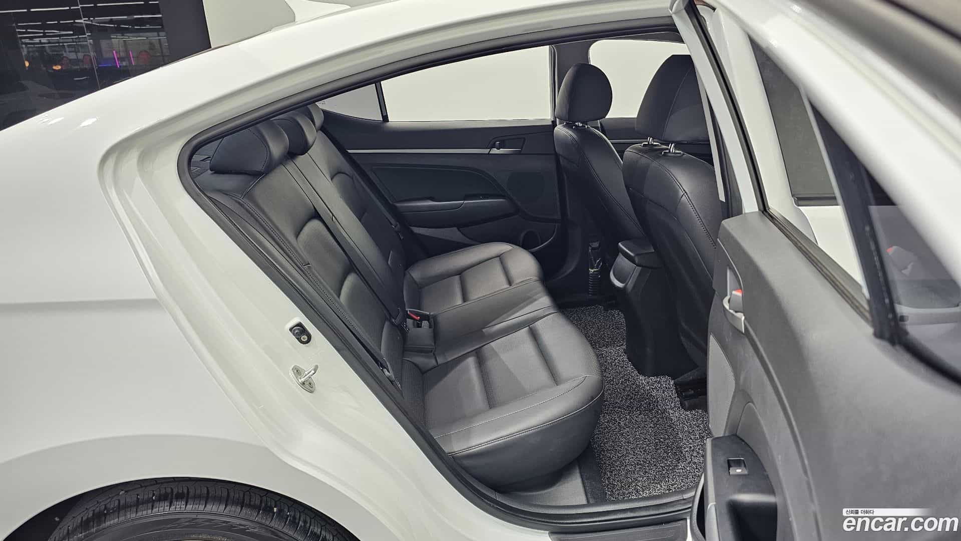AVANTE Hyundai 2018.1-OPTION-016