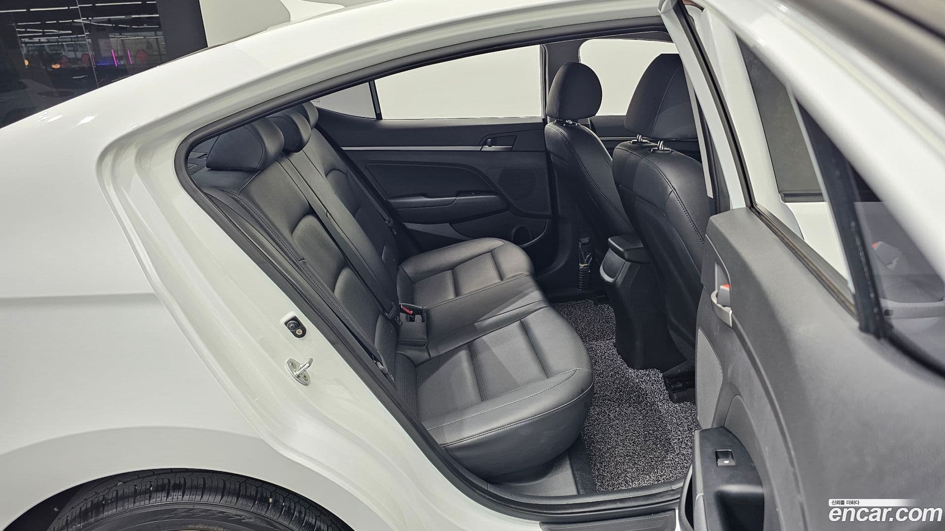 Main__Slider__Photo:AVANTE Hyundai 2018.1-11