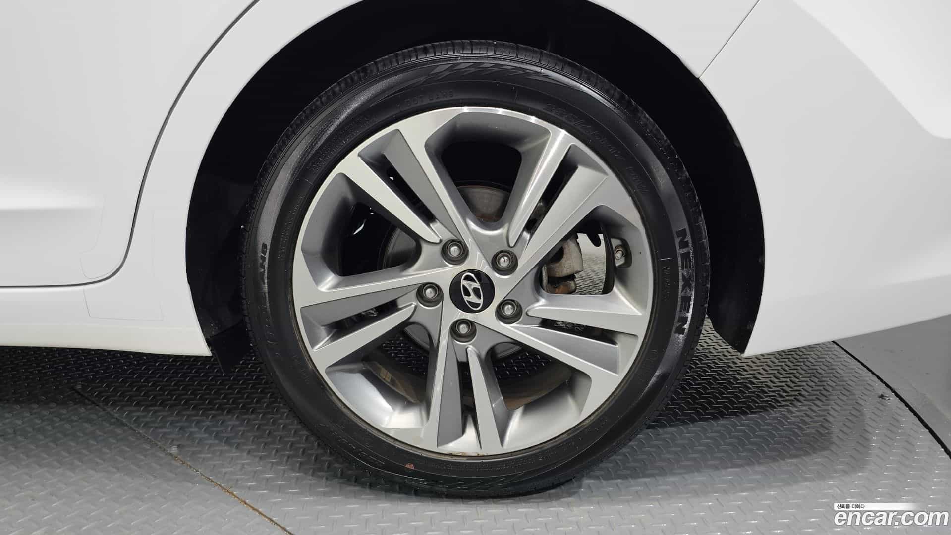 AVANTE Hyundai 2018.1-OUTER-031