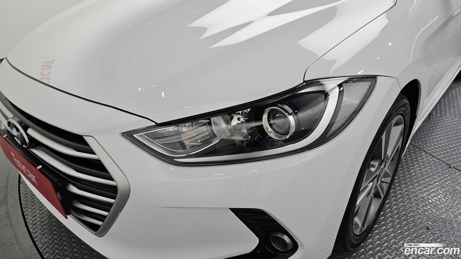AVANTE Hyundai 2018.1-OUTER-032
