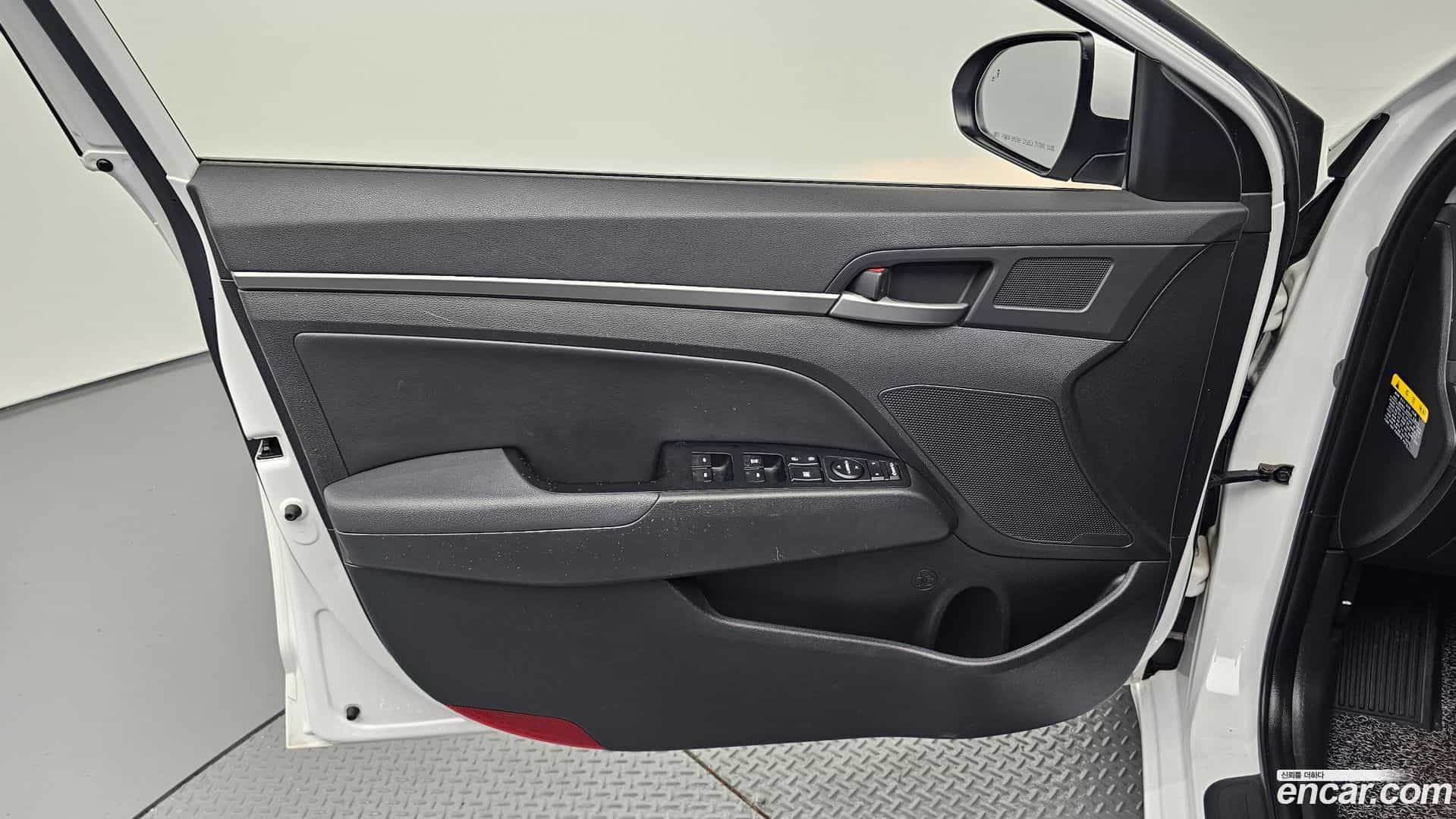 AVANTE Hyundai 2018.1-INNER-034