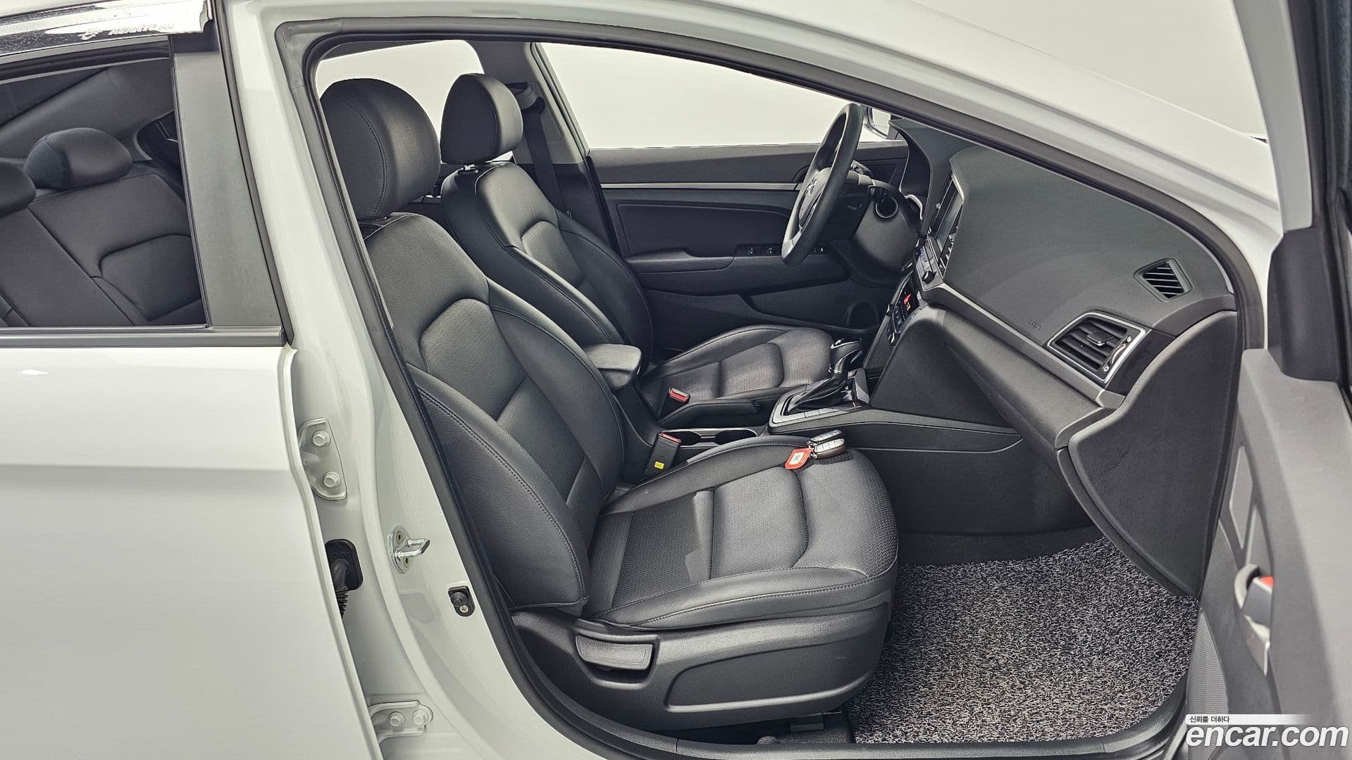 Main__Slider__Photo:AVANTE Hyundai 2018.1-25