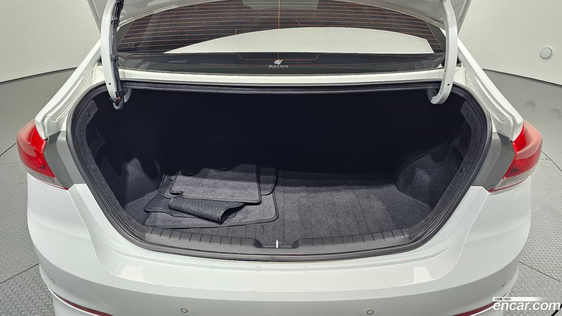 AVANTE Hyundai 2018.1-OPTION-043