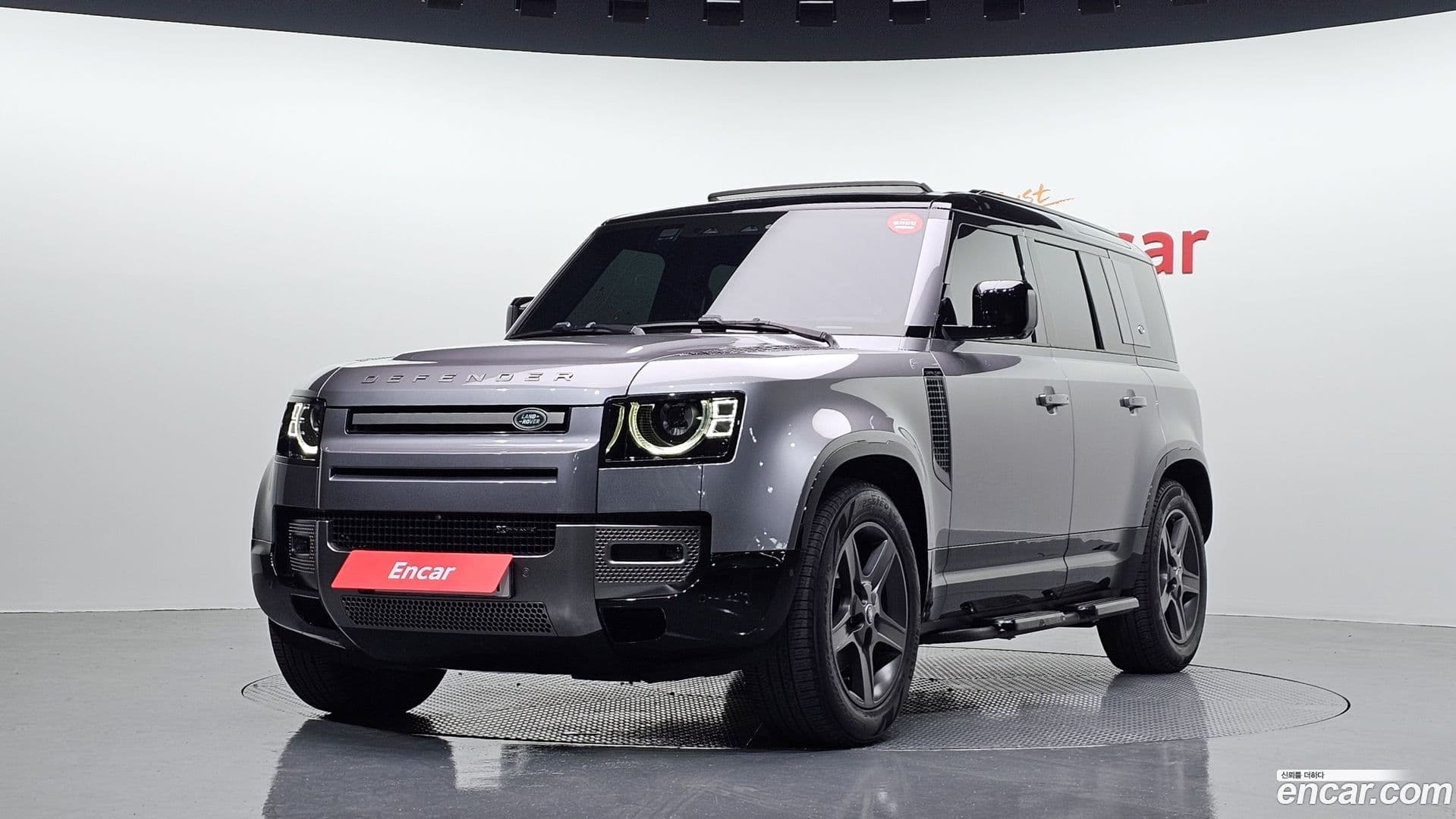 Main__Slider__Photo:Defender Land Rover 2023.5-0