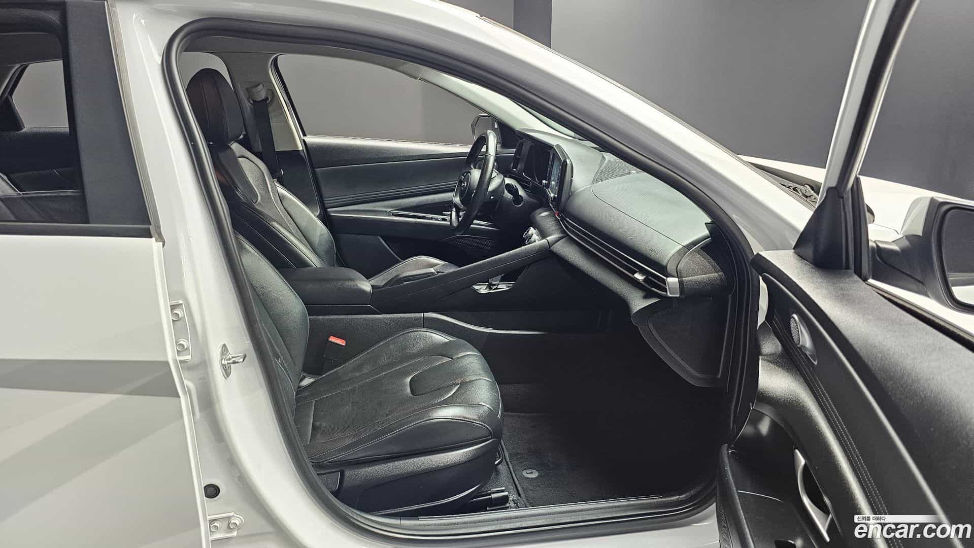 AVANTE Hyundai 2021.3-OPTION-015