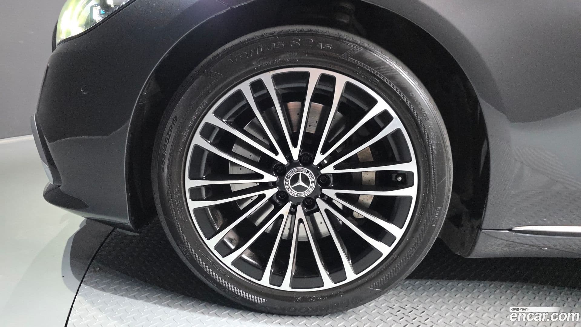 Main__Slider__Photo:S-Class Mercedes-Benz 2022.3-4