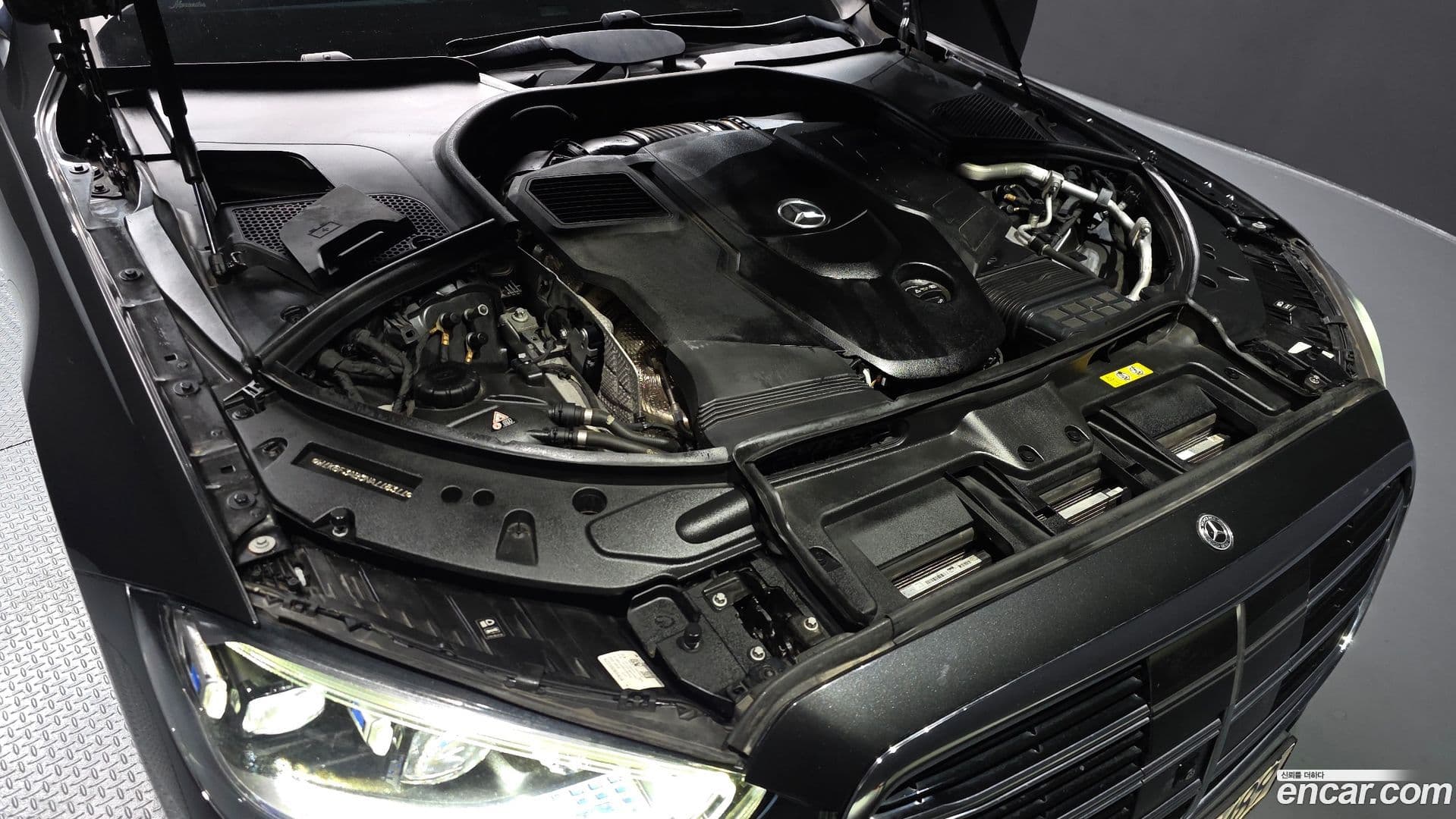 Main__Slider__Photo:S-Class Mercedes-Benz 2022.3-5