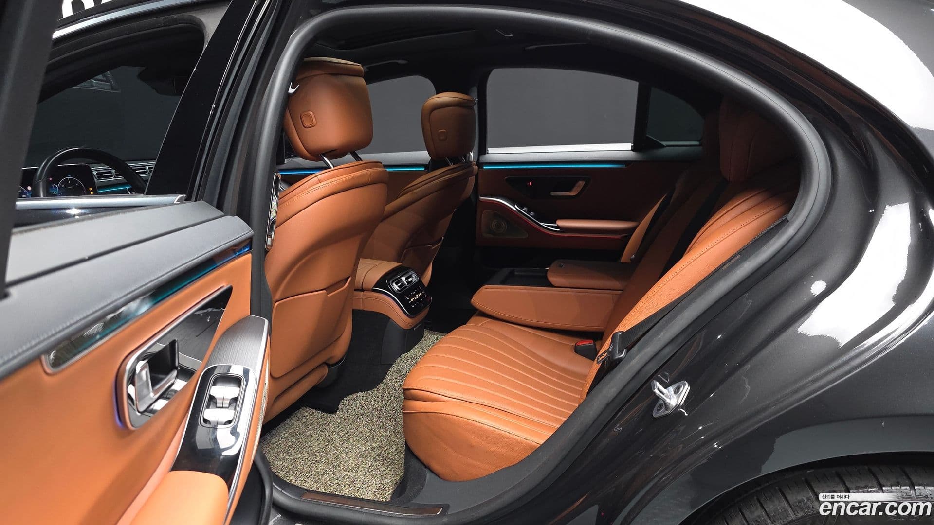 Main__Slider__Photo:S-Class Mercedes-Benz 2022.3-25