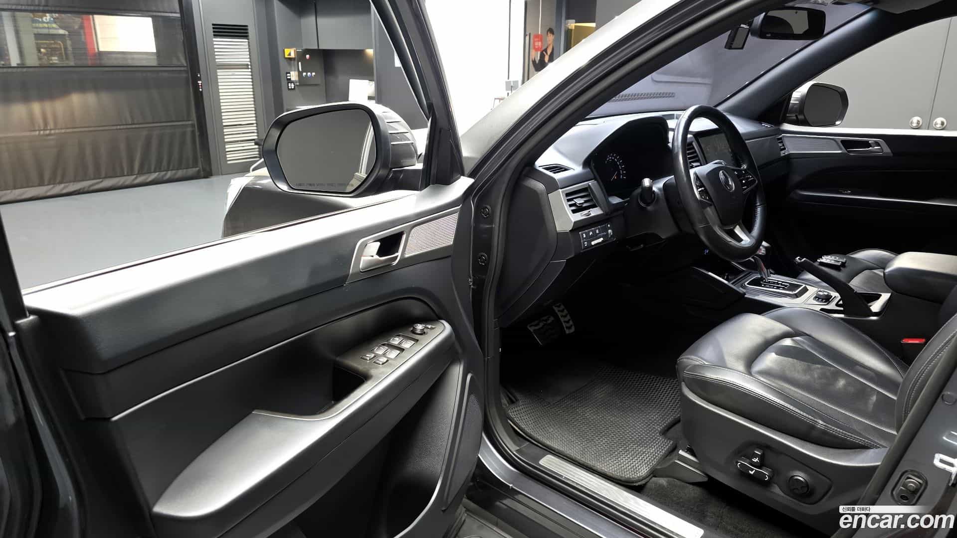 Rexton KG Mobility 2019.0-INNER-010