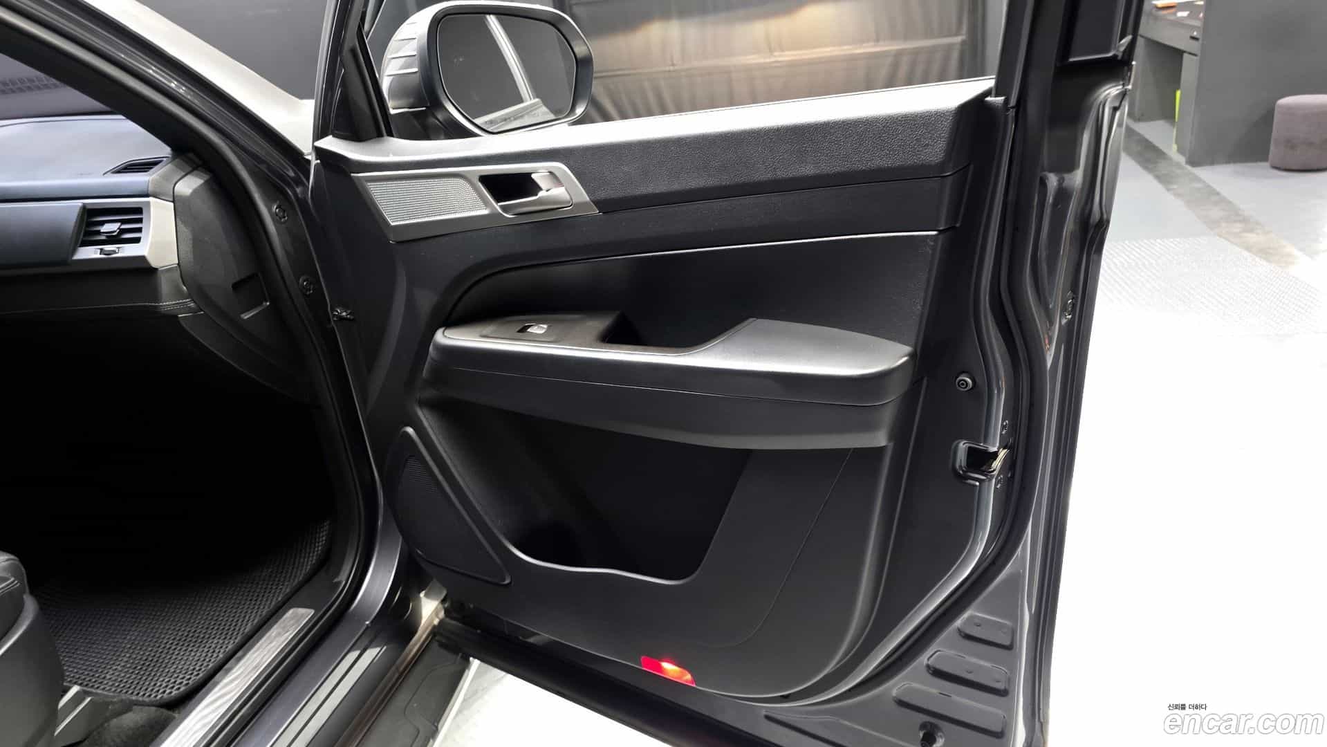 Rexton KG Mobility 2019.0-INNER-034
