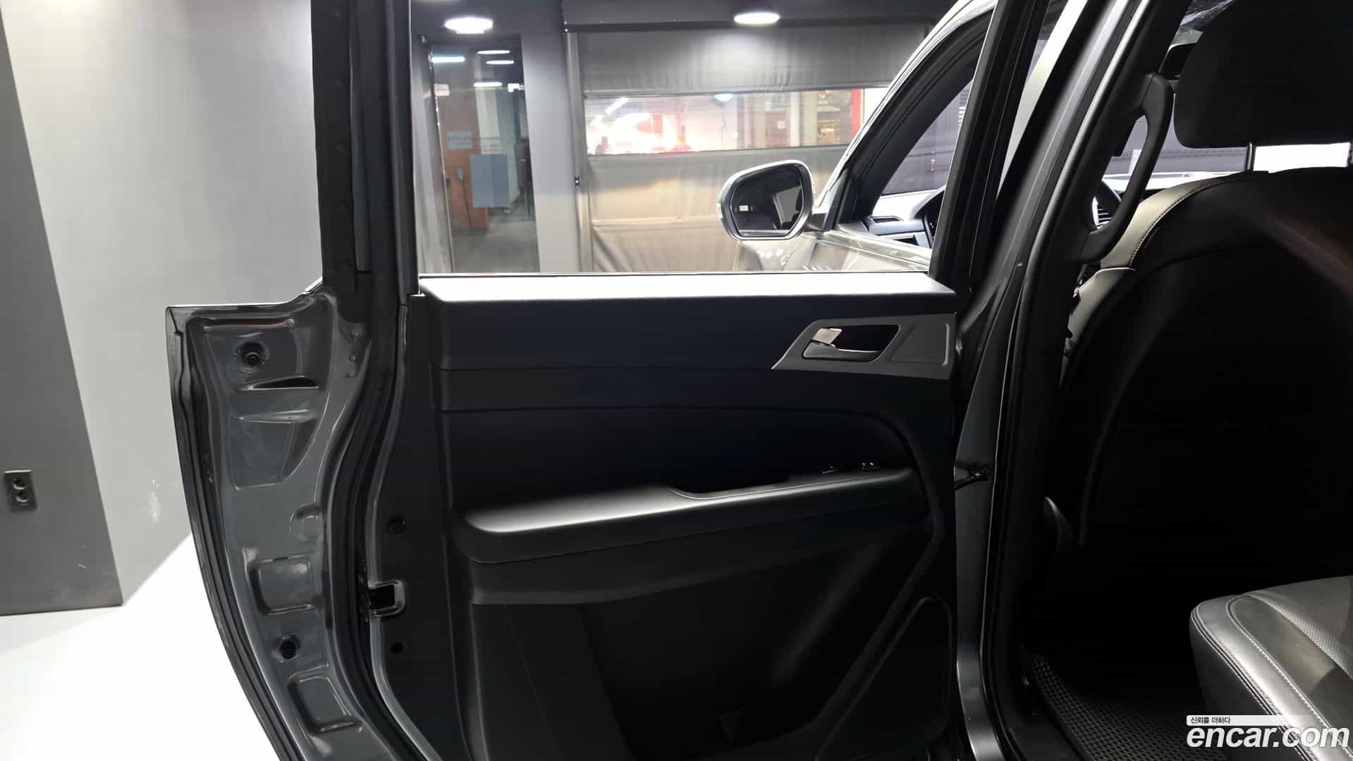 Rexton KG Mobility 2019.0-INNER-035