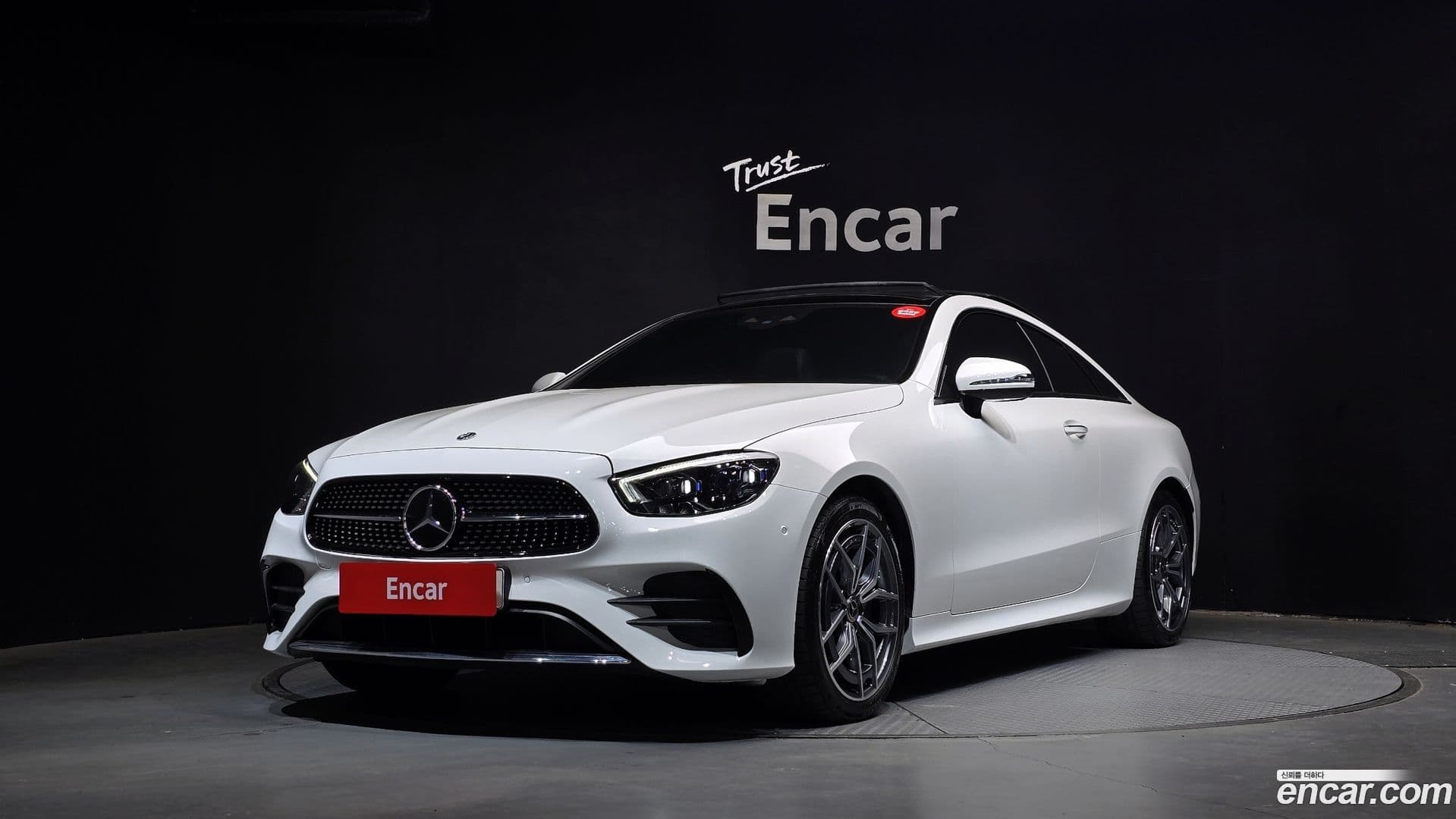 Main__Slider__Photo:E-Class Mercedes-Benz 2022.4-0