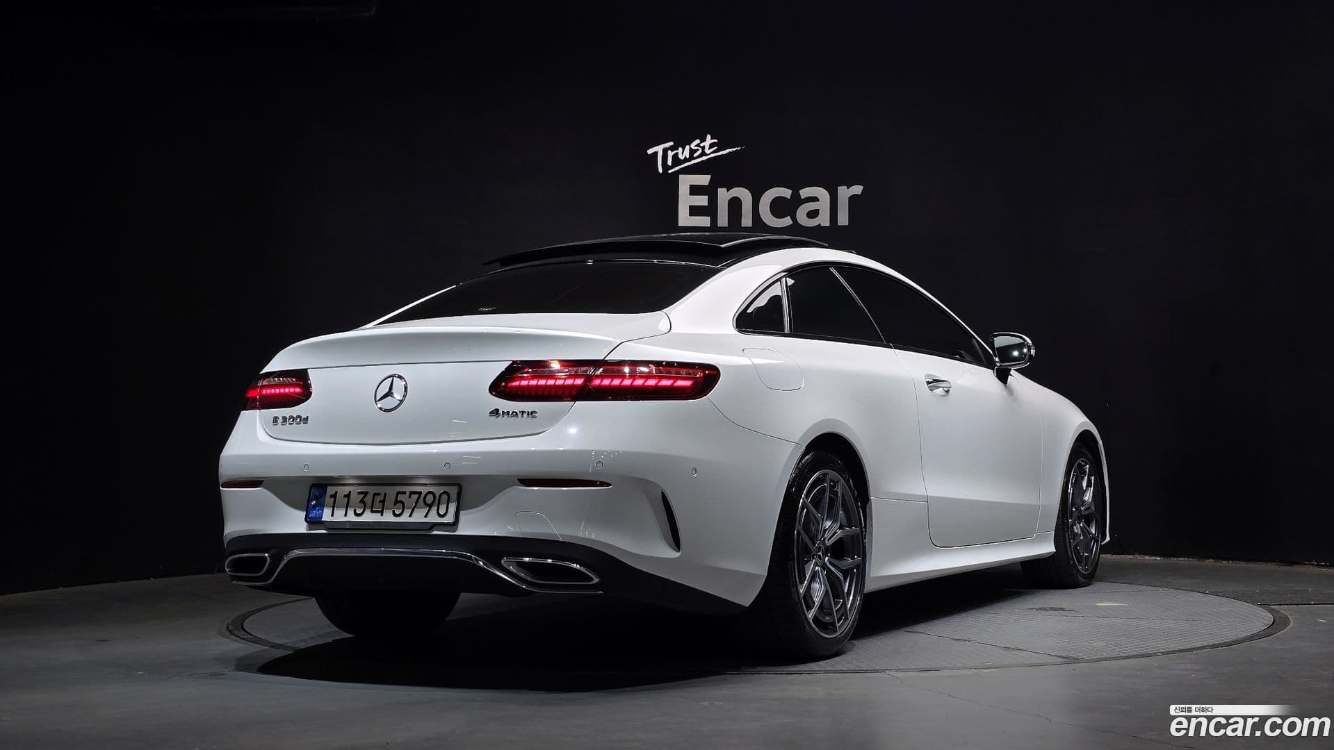 Main__Slider__Photo:E-Class Mercedes-Benz 2022.4-1