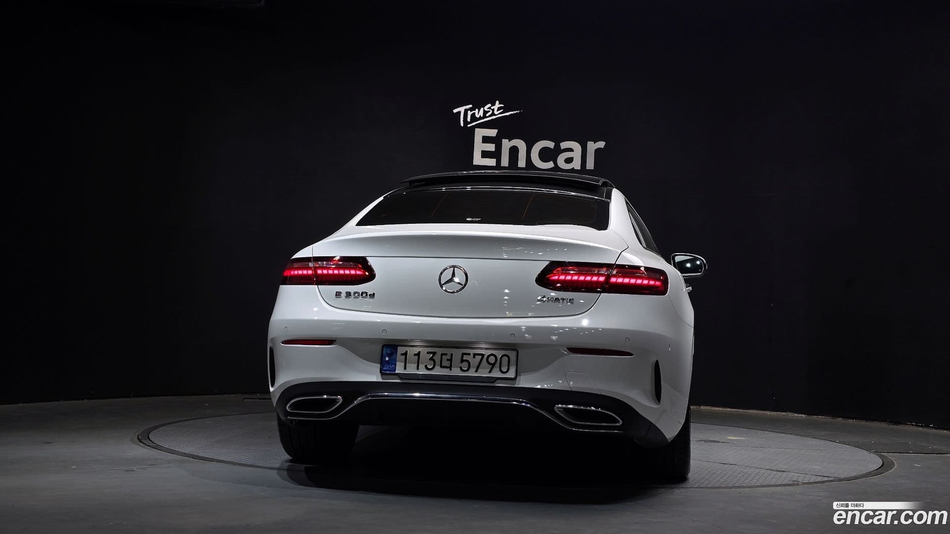 Main__Slider__Photo:E-Class Mercedes-Benz 2022.4-3