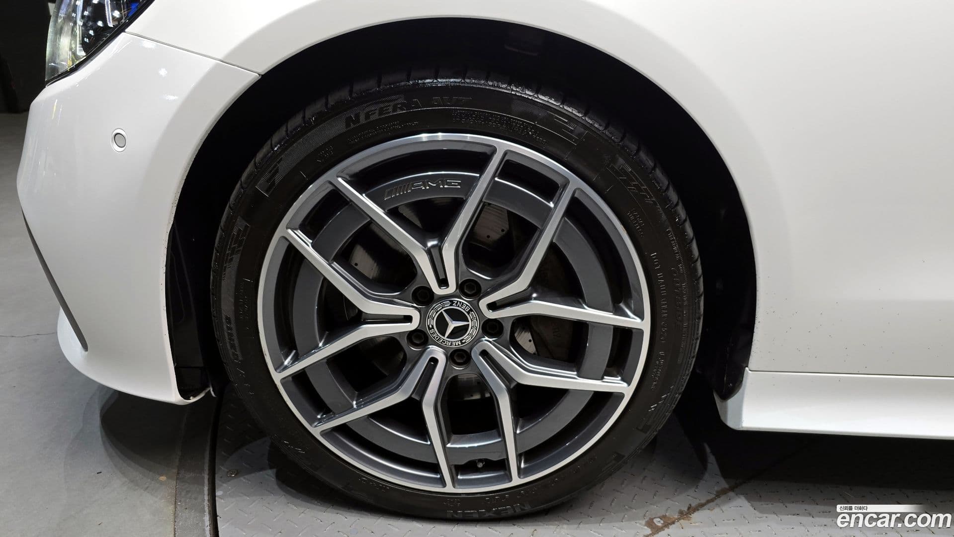 Main__Slider__Photo:E-Class Mercedes-Benz 2022.4-4