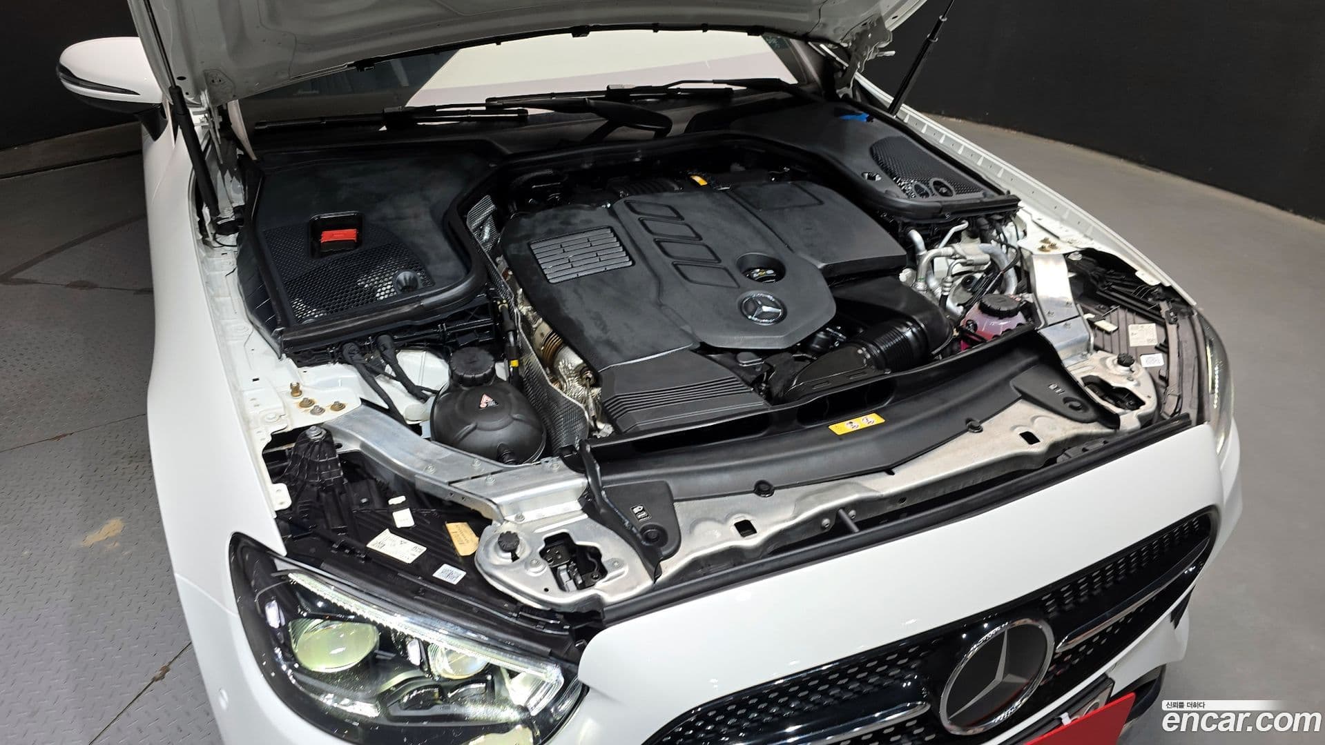 Main__Slider__Photo:E-Class Mercedes-Benz 2022.4-5