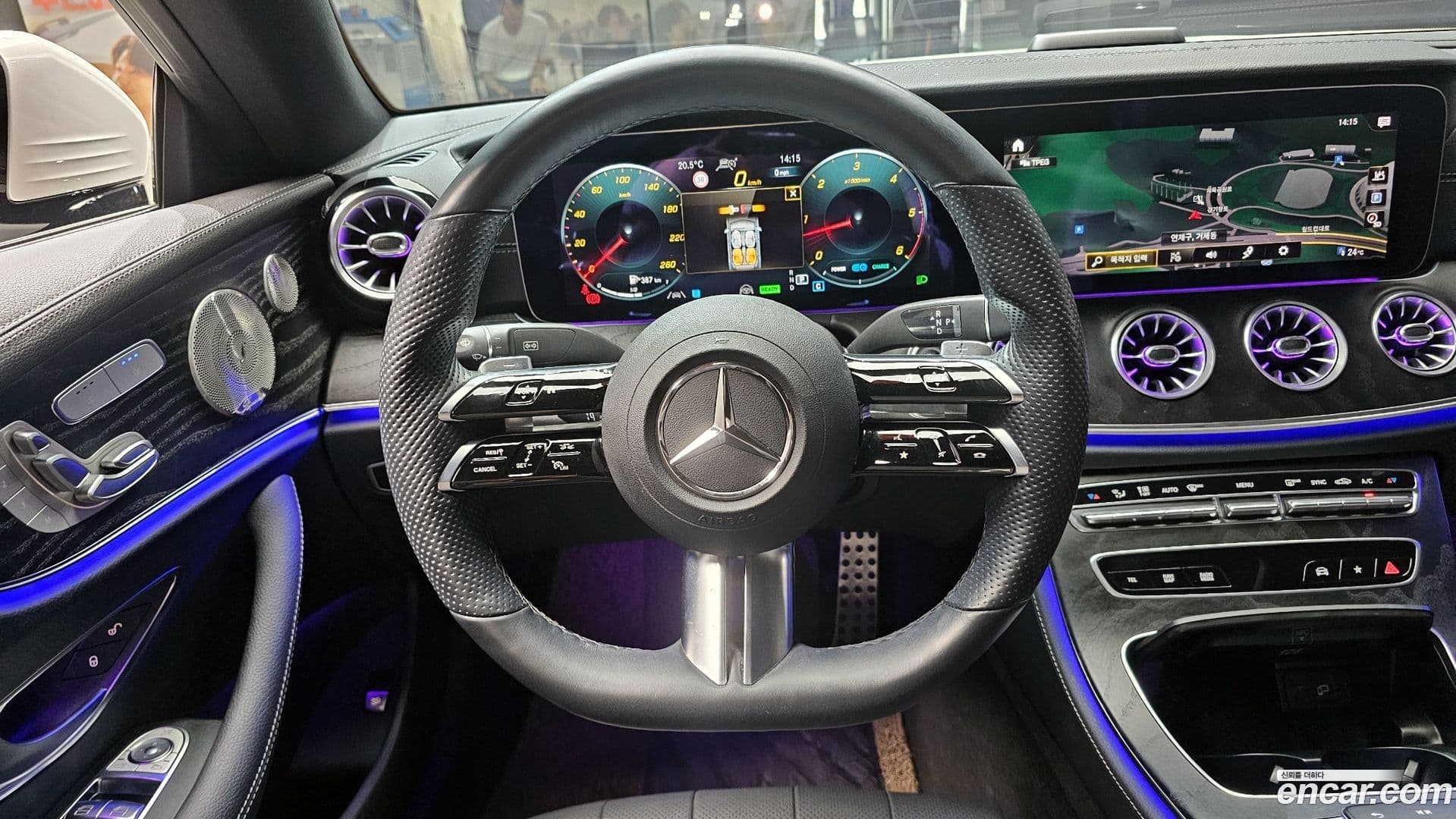 Main__Slider__Photo:E-Class Mercedes-Benz 2022.4-12