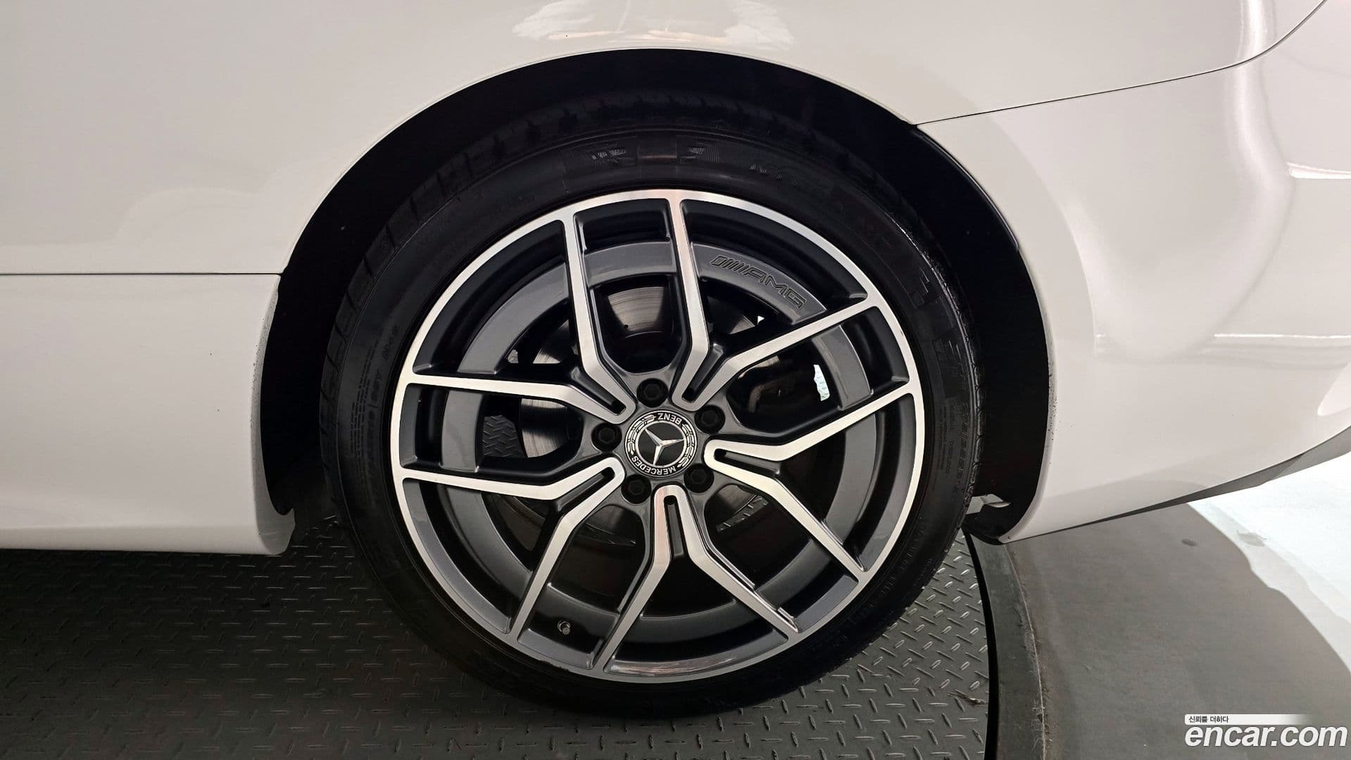 Main__Slider__Photo:E-Class Mercedes-Benz 2022.4-20