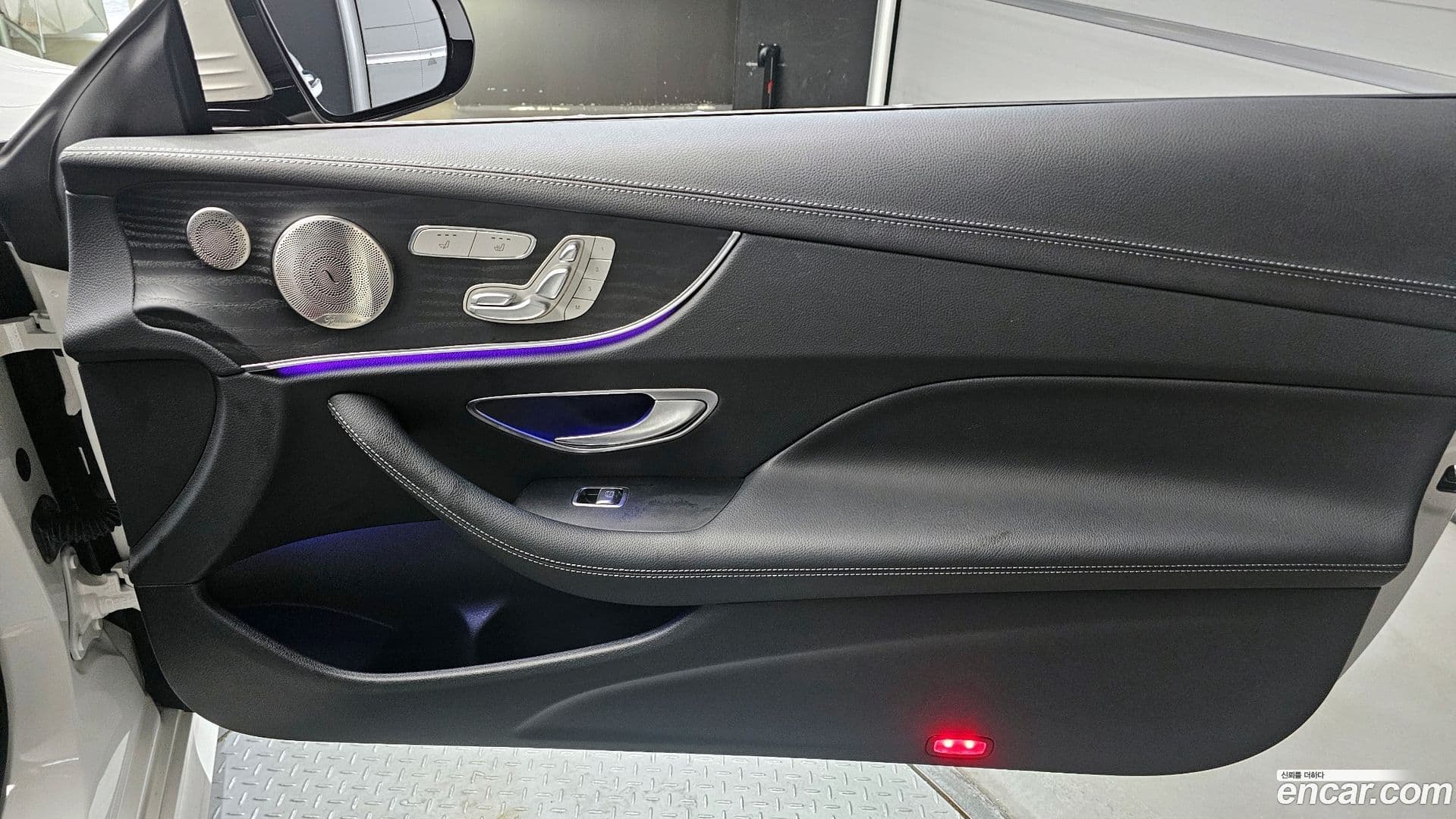 Main__Slider__Photo:E-Class Mercedes-Benz 2022.4-24