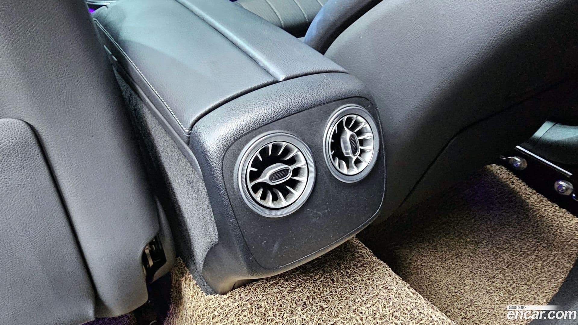 Main__Slider__Photo:E-Class Mercedes-Benz 2022.4-28