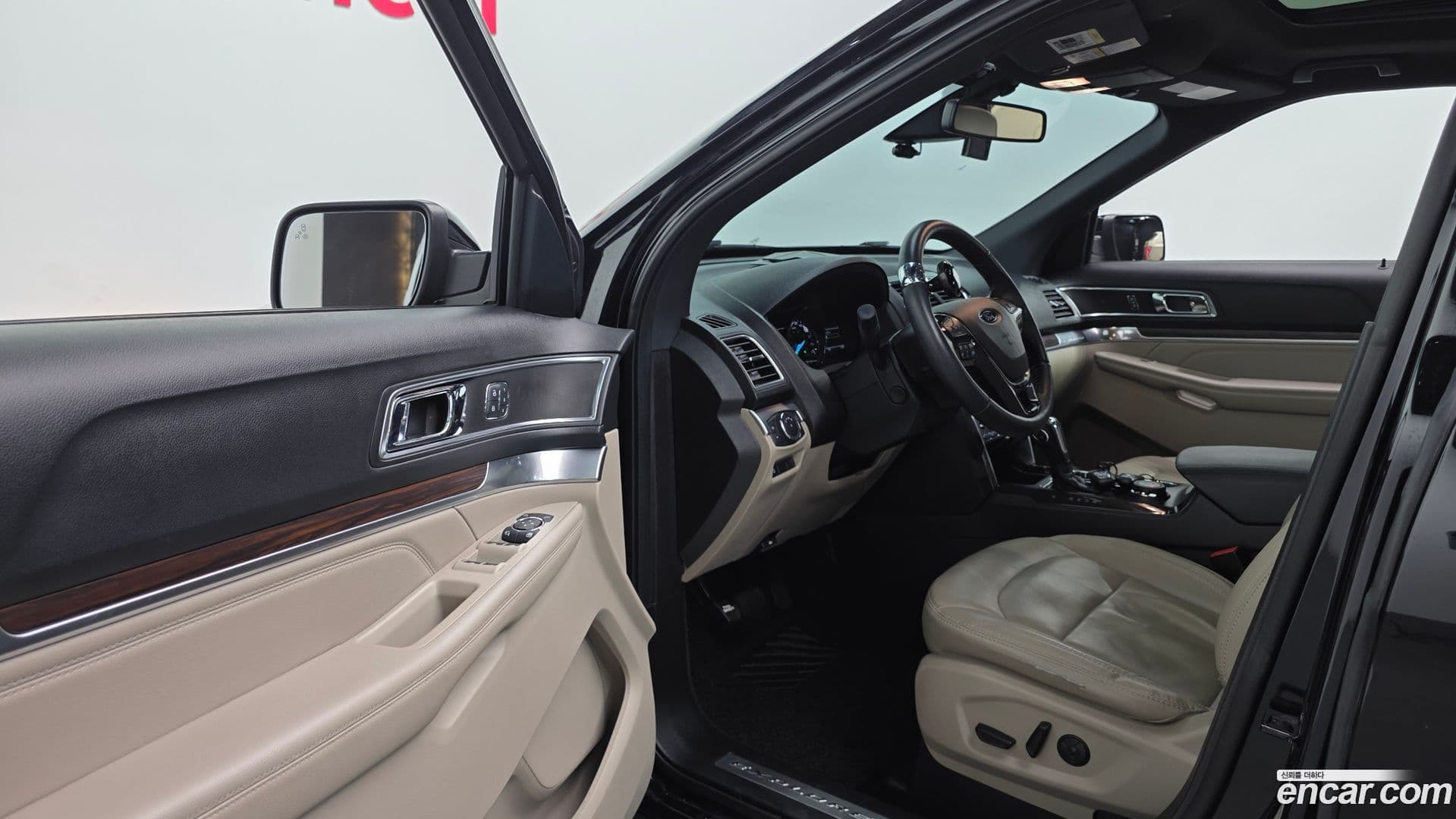 Main__Slider__Photo:Explorer Ford 2019.2-9
