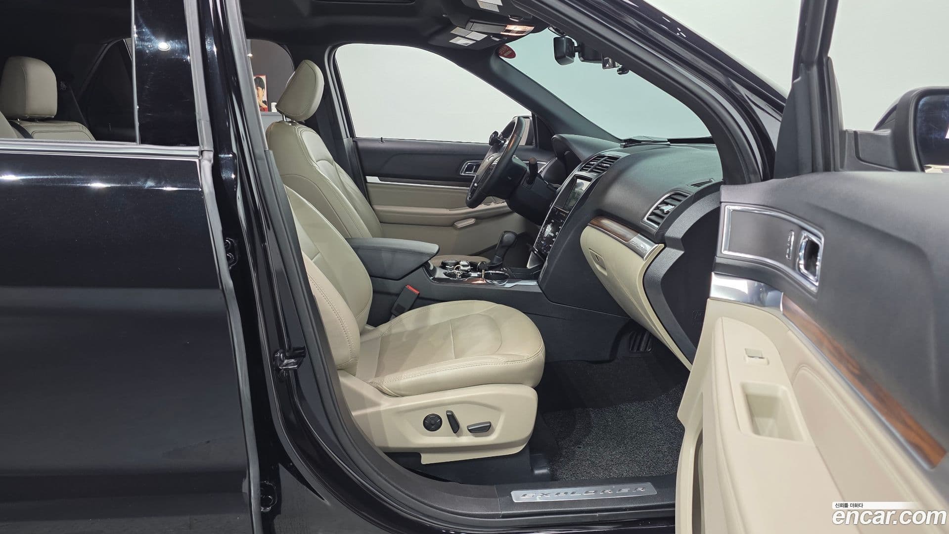Main__Slider__Photo:Explorer Ford 2019.2-10