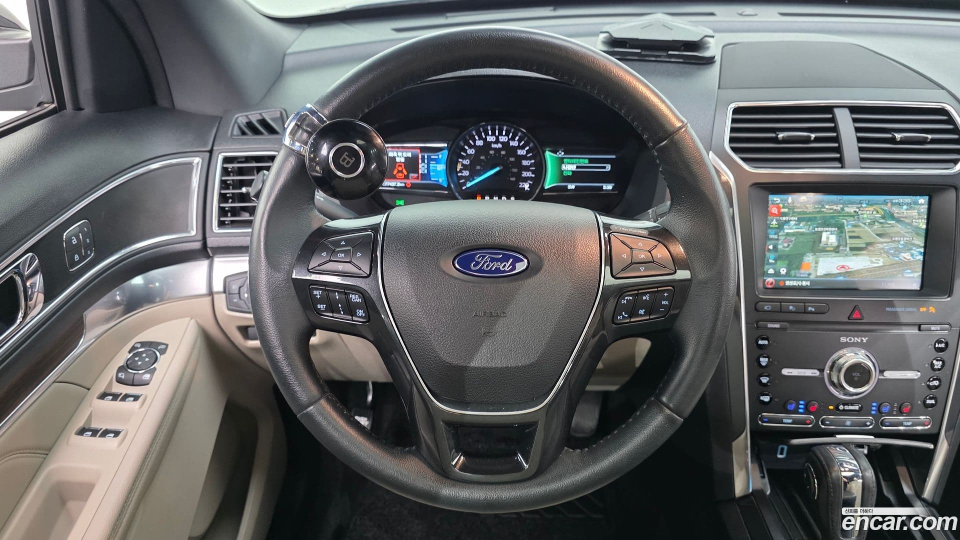 Main__Slider__Photo:Explorer Ford 2019.2-12