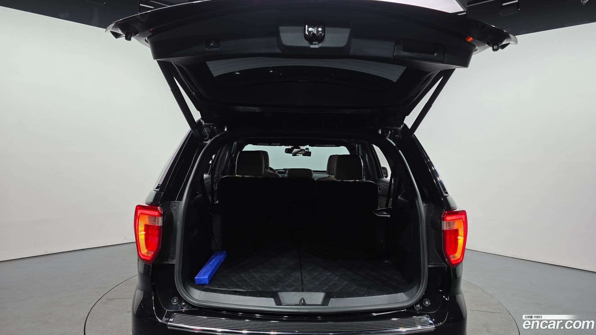 Main__Slider__Photo:Explorer Ford 2019.2-19