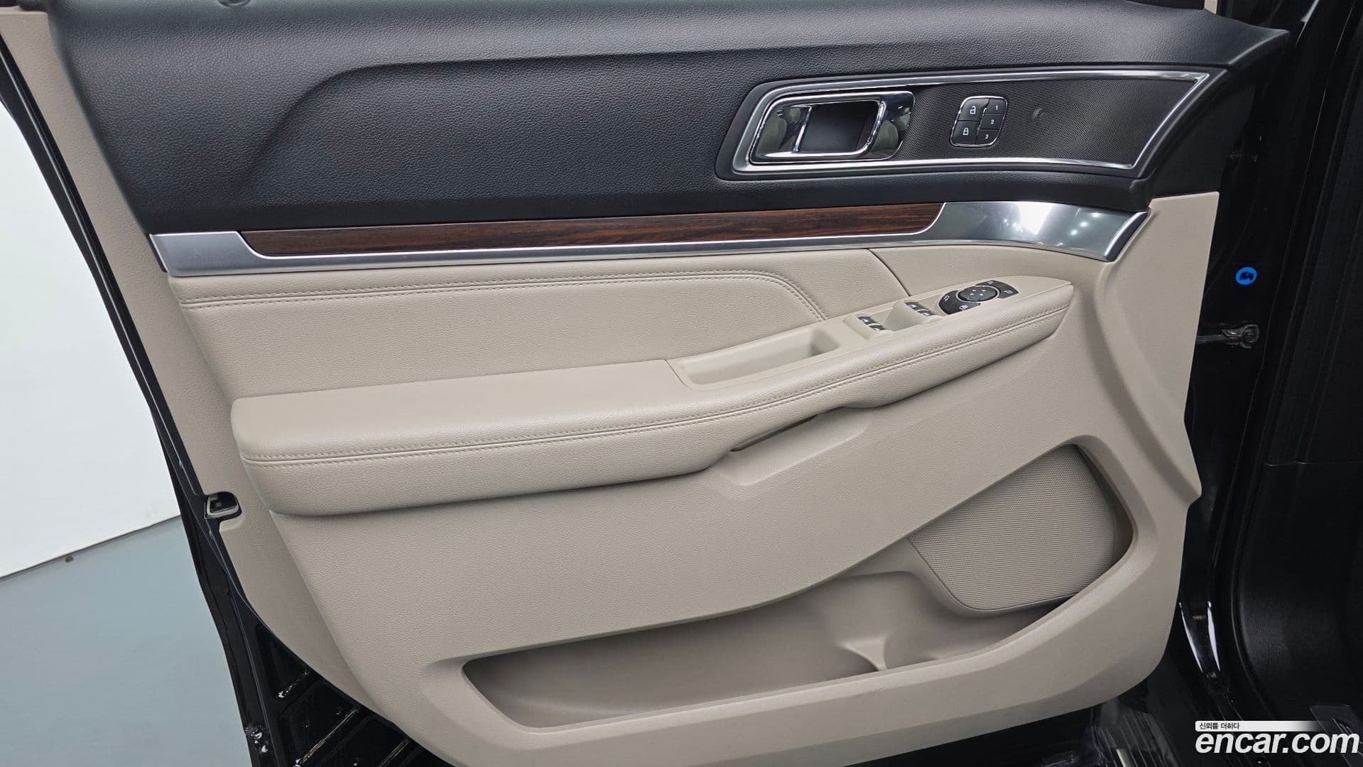 Main__Slider__Photo:Explorer Ford 2019.2-23