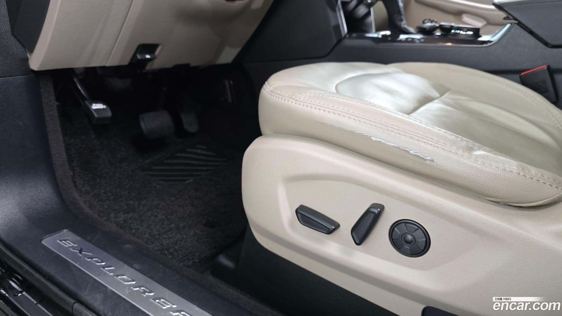 Main__Slider__Photo:Explorer Ford 2019.2-27