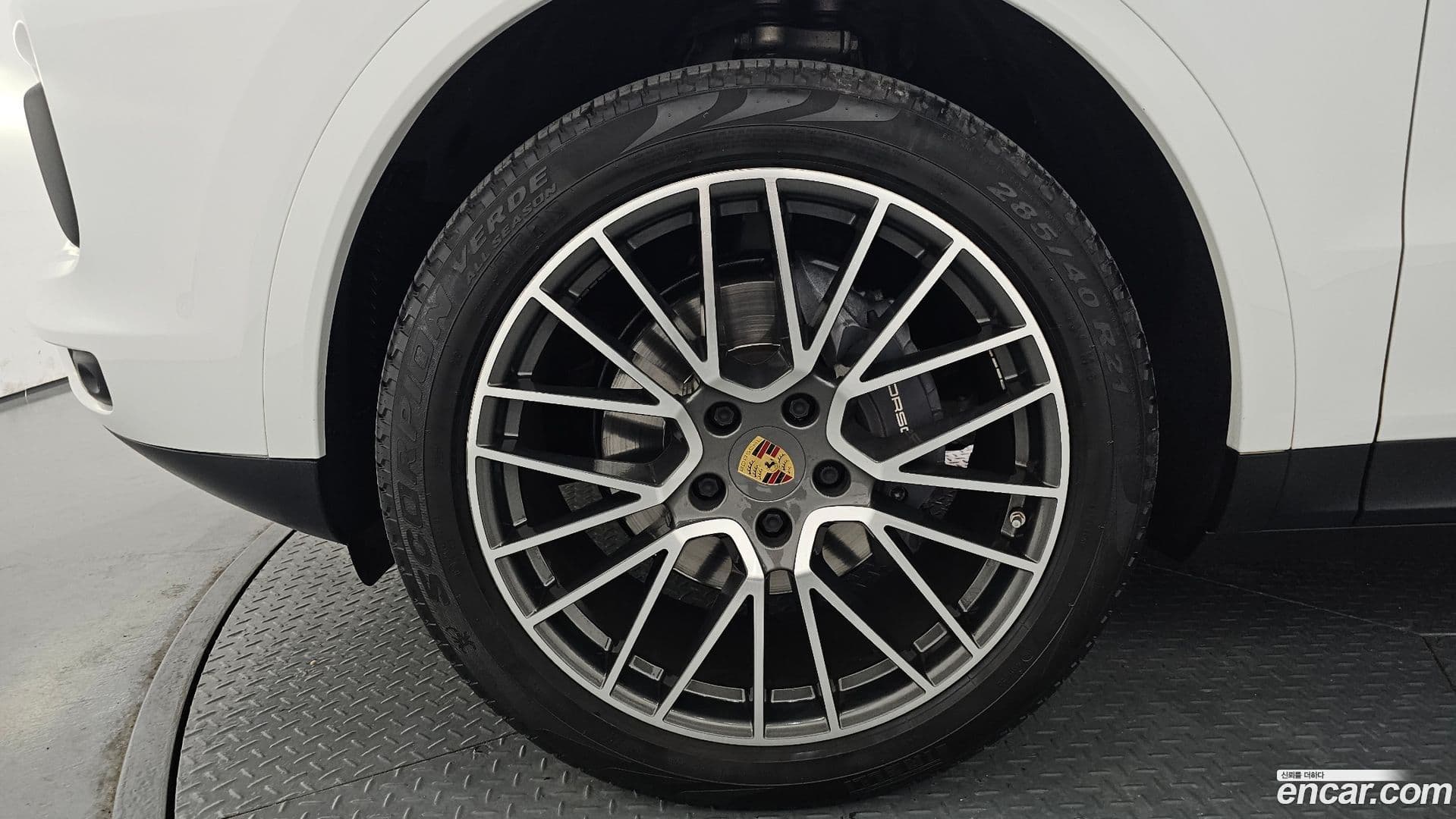Main__Slider__Photo:Cayenne Porsche 2020.3-4