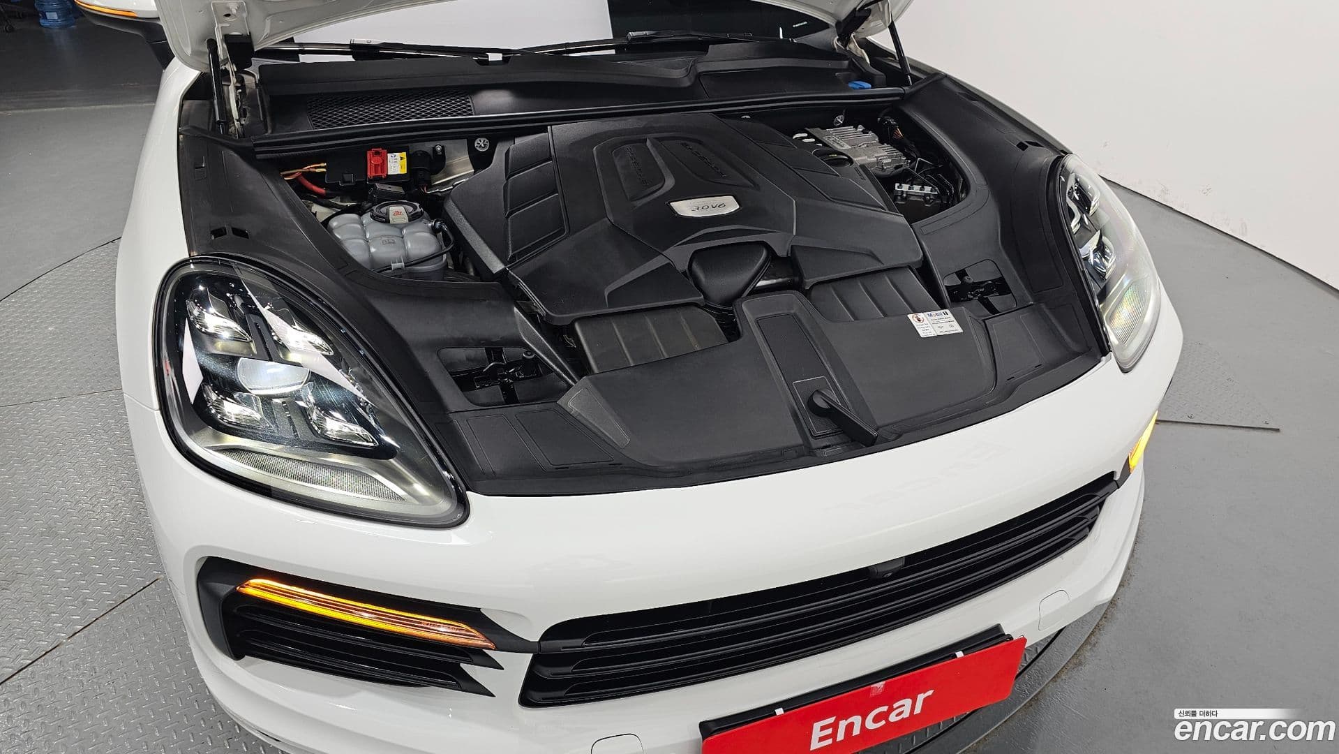 Main__Slider__Photo:Cayenne Porsche 2020.3-5